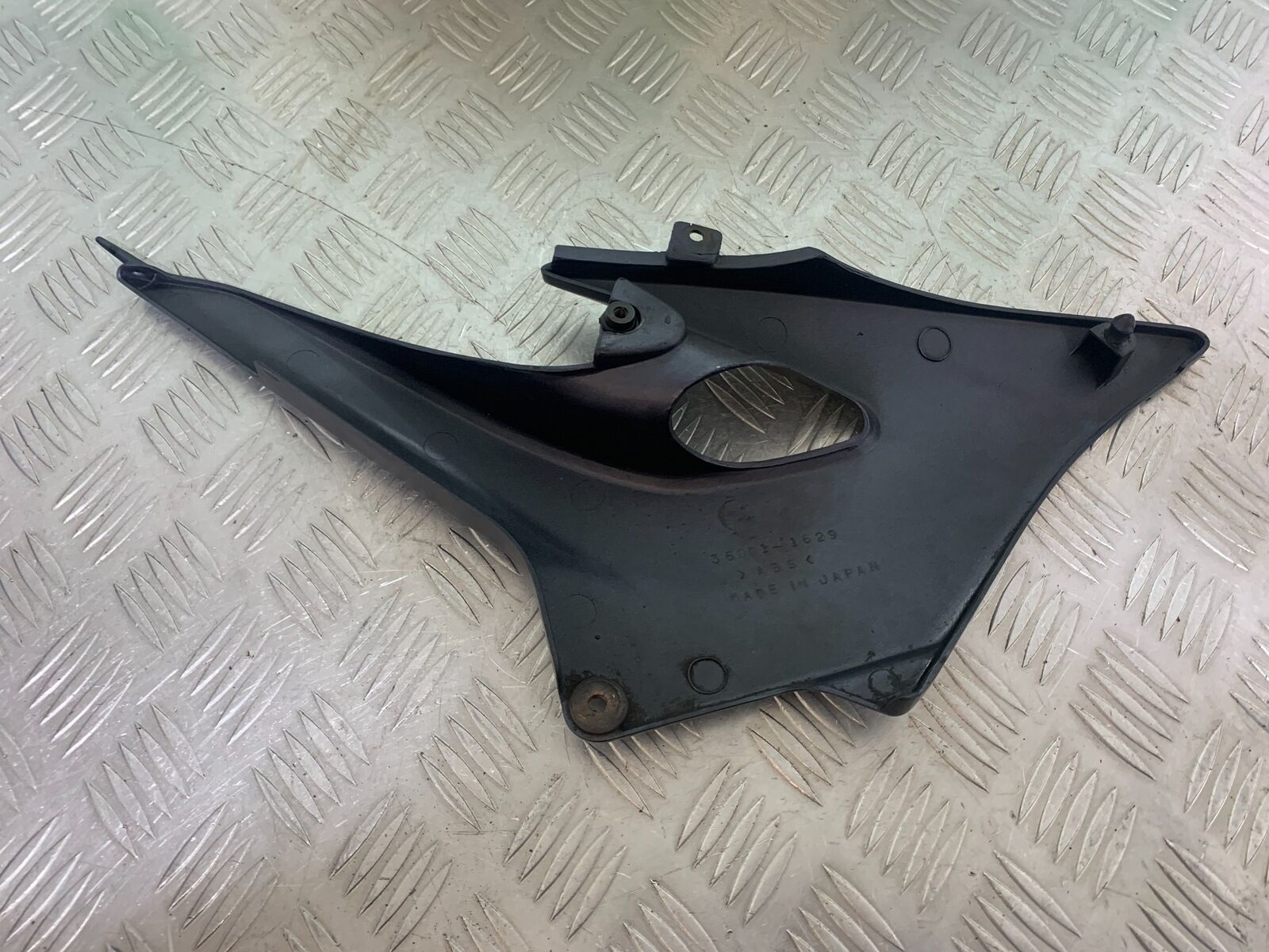 KAWASAKI Z750 ZR750 ZR-7S LEFT SIDE INFILL PANEL   YEAR 1999-05 (CMB1135)