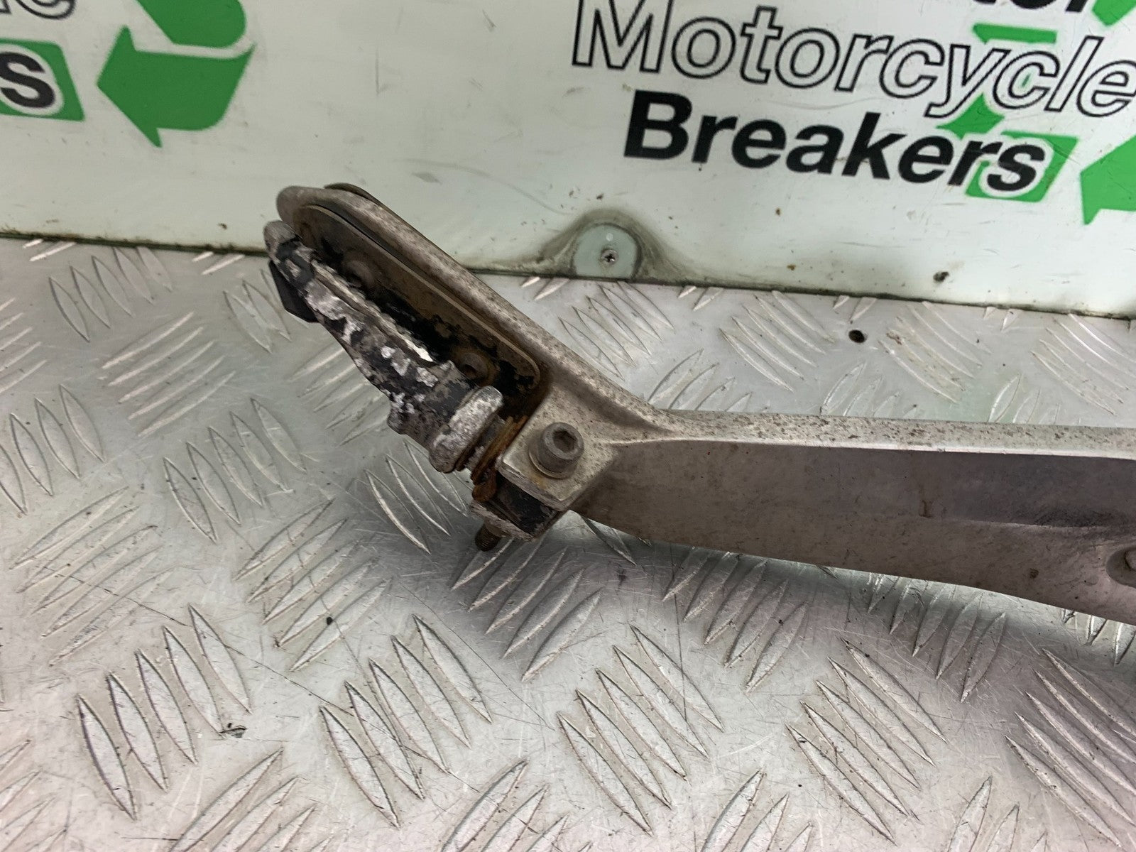 HONDA CB600 CB 600 HORNET RIGHT HANGER  YEAR 1998-2002 (CMB1297)
