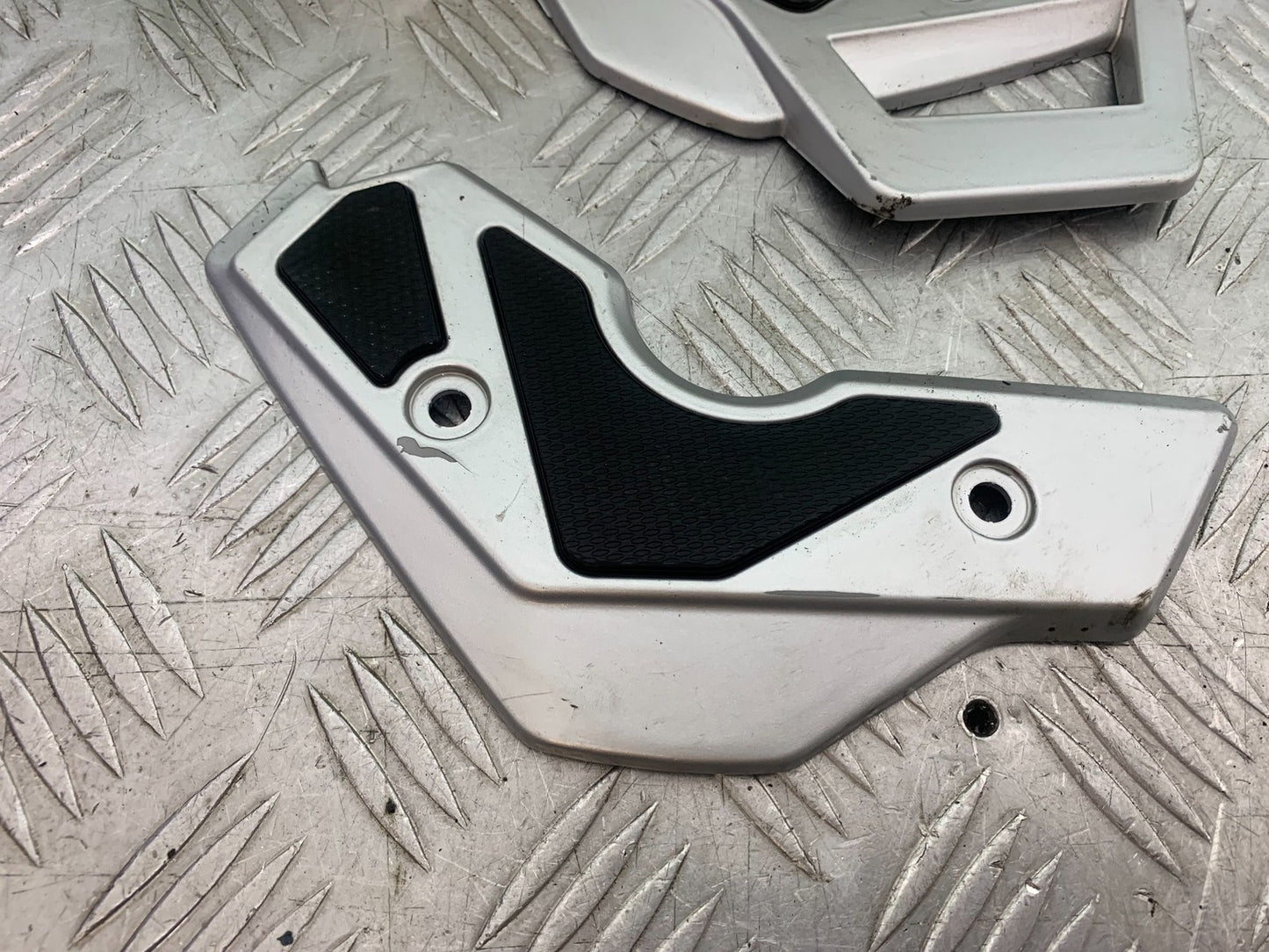 APRILIA 650 PAGASO STRADA LEFT & RIGHT FRAME COVERS   YEAR 2005-2010 (CMB1260)