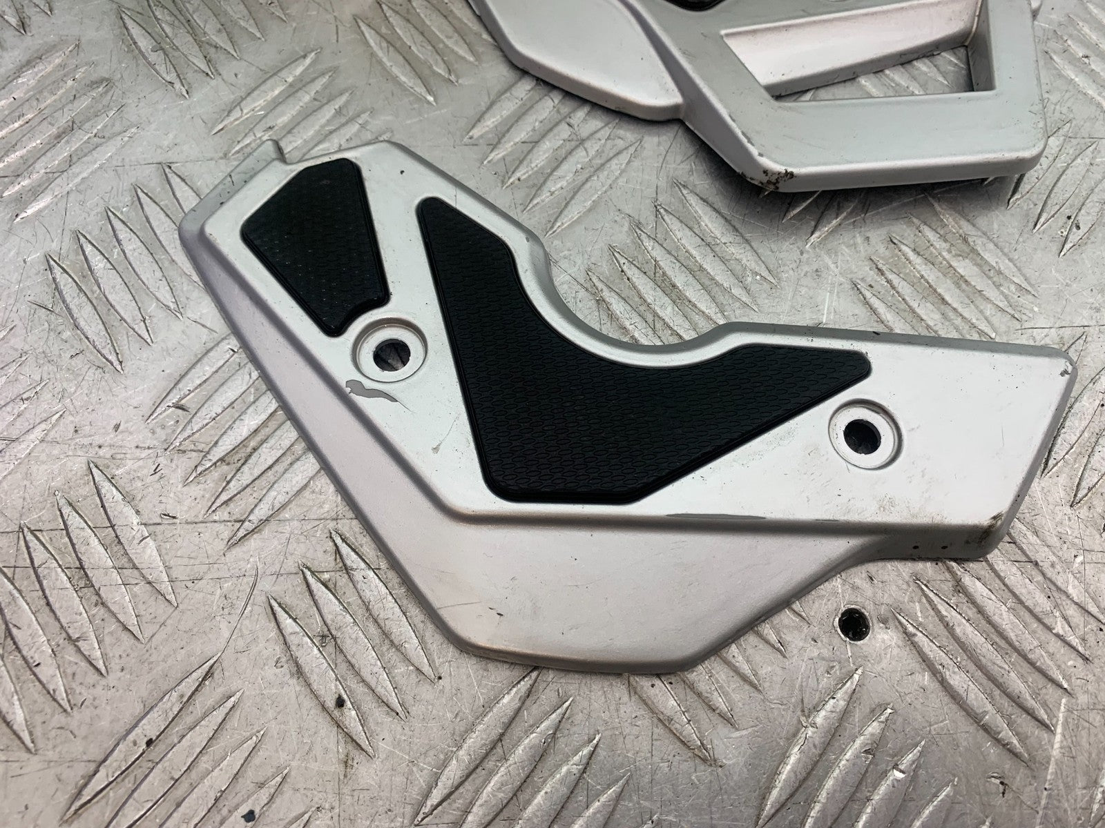 APRILIA 650 PAGASO STRADA LEFT & RIGHT FRAME COVERS   YEAR 2005-2010 (CMB1260)