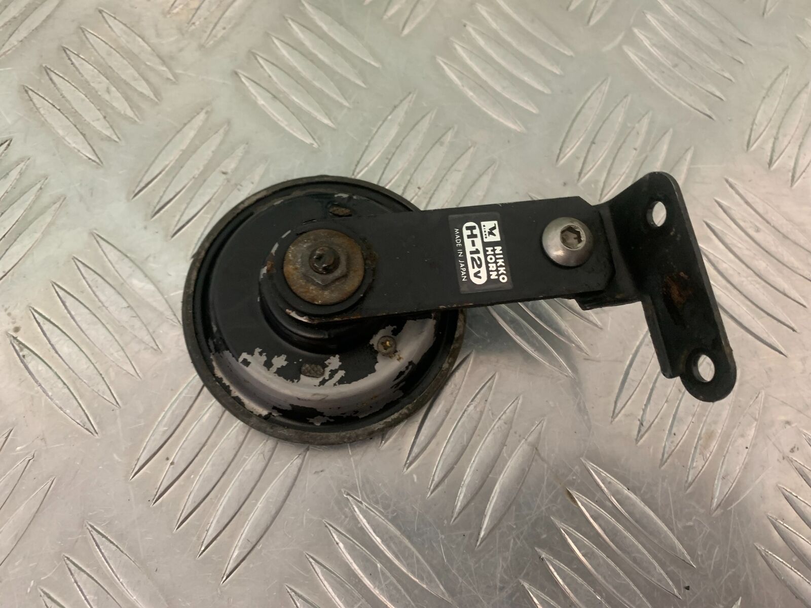 TRIUMPH 955I SPRINT RS HORN AND BRACKET  YEAR 1999-04 (STOCK 989)