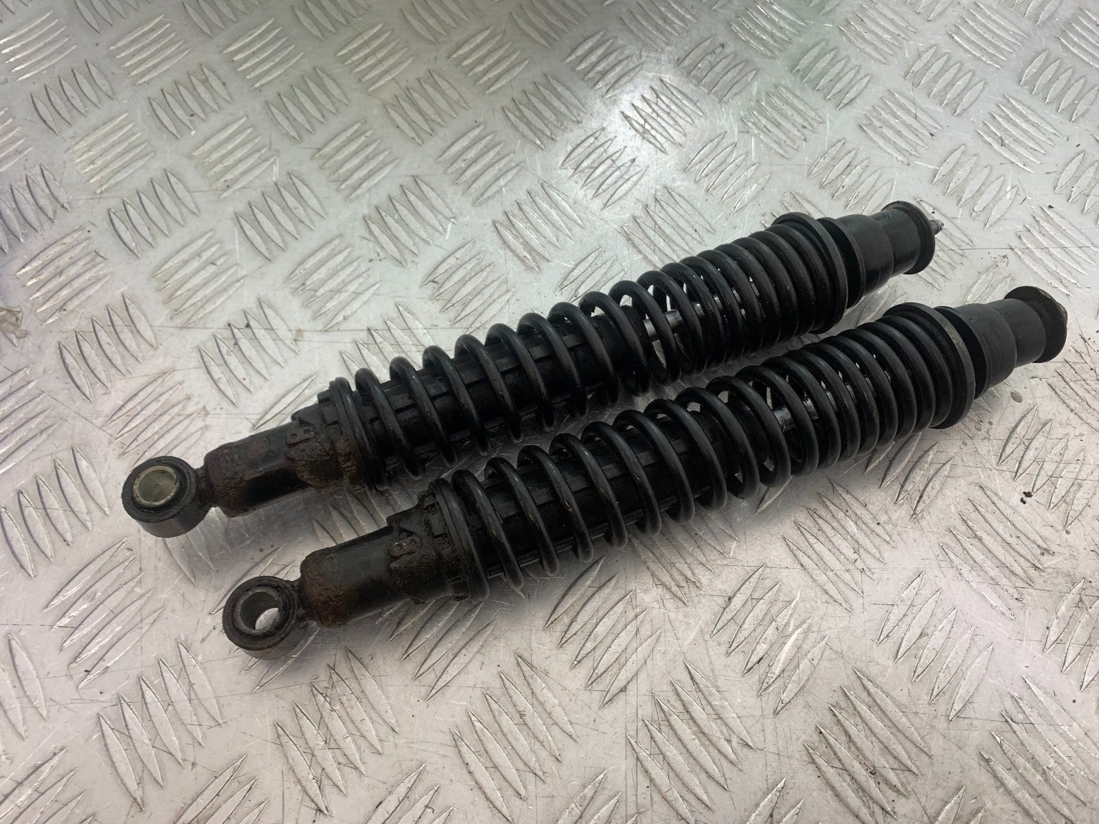 PIAGGIO VESPA GTS 125 REAR SHOCKS  YEAR 2009-2014  (CMB1261)