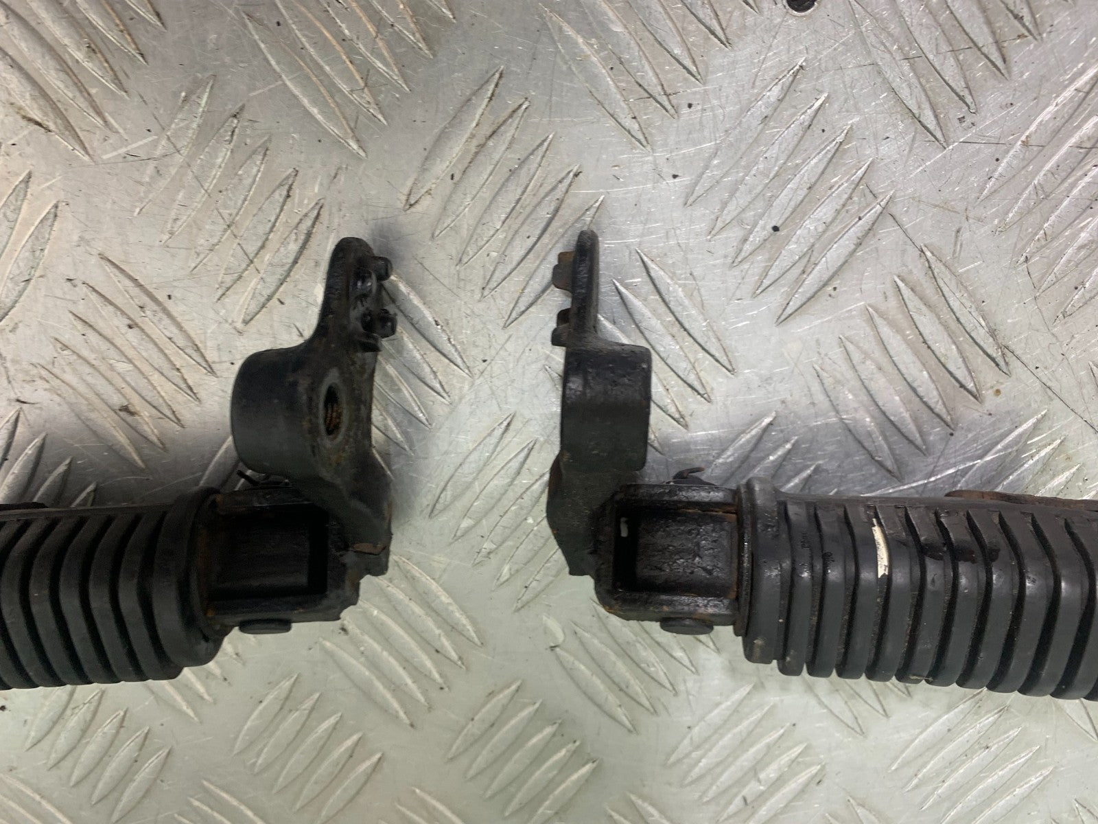 HONDA GL500 GL 500 SILVERWING FRONT PEGS   YEAR 1981-82 (CMB1168)