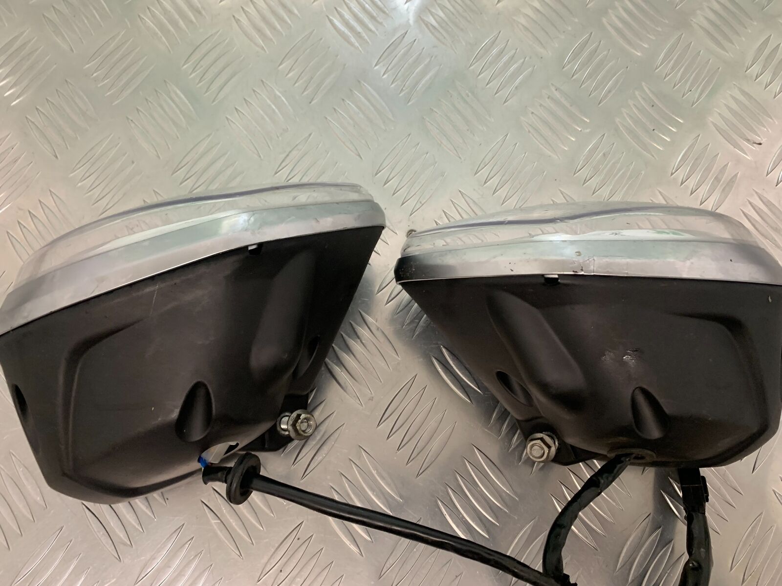 TRIUMPH SPEED TRIPLE R 1050 HEADLIGHTS   YEAR 2014 (STOCK 934)