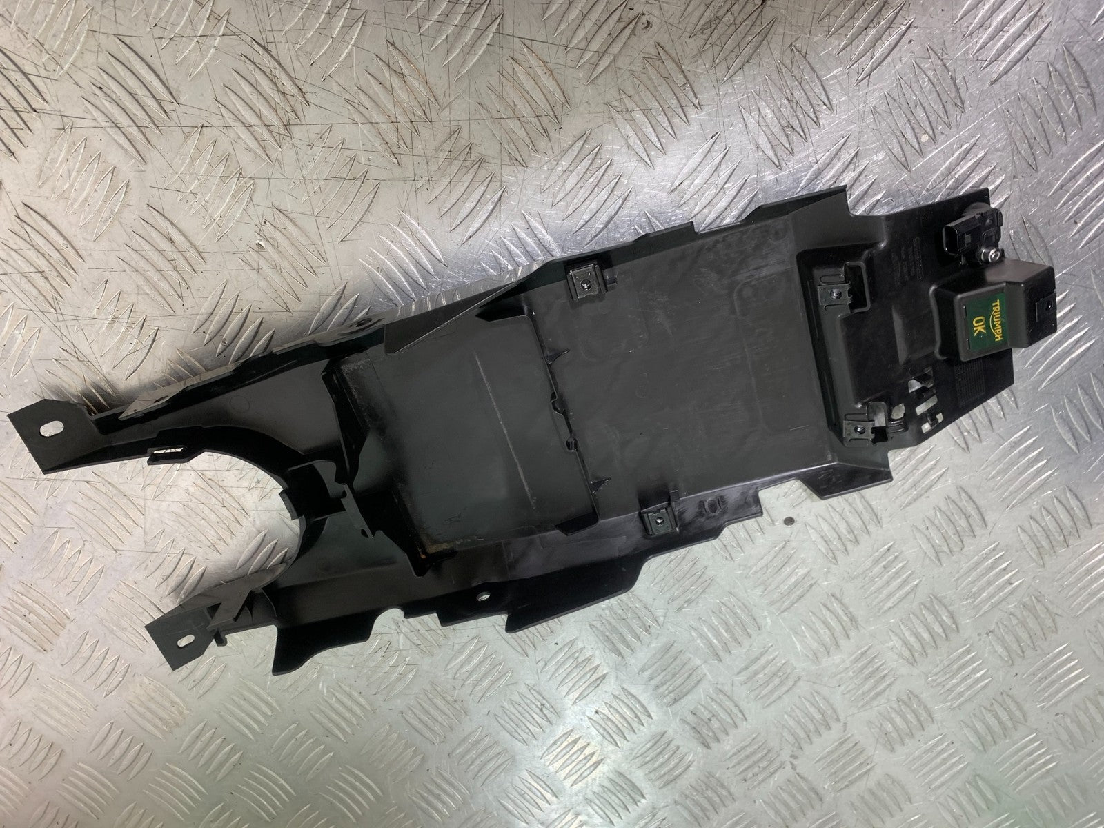 TRIUMPH TRIDENT 660 UNDERTRAY  YEAR 2021-2024 (CMB1295)
