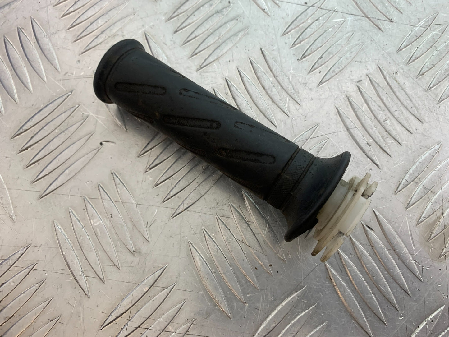 SUZUKI GSF1200  GSF 1200 BANDIT THROTTLE TWIST GRIP YEAR 1997-2000 (CMB1149)