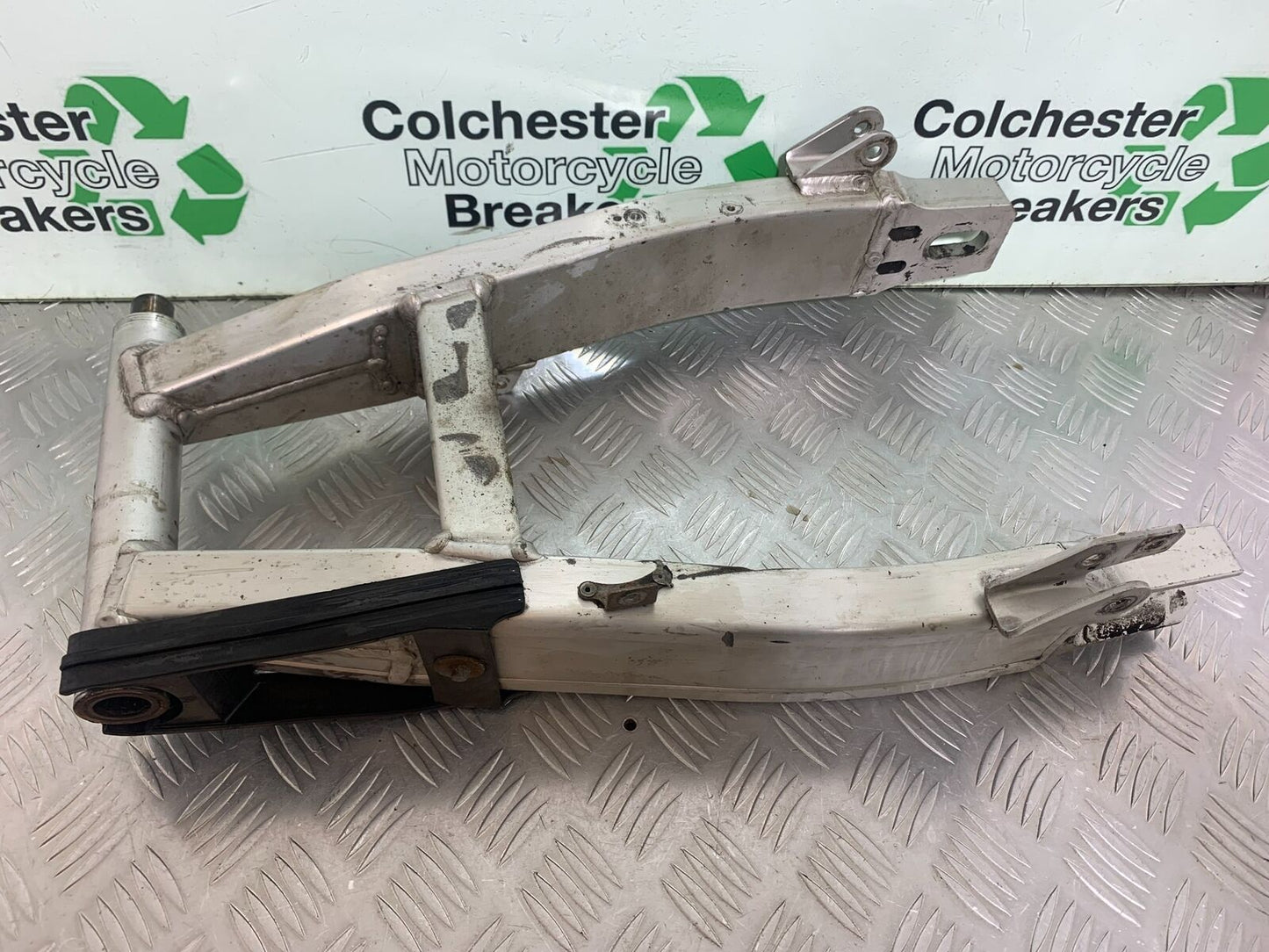YAMAHA XJR1300 XJR 1300 SWINGARM YEAR 1999-2003 (CMB1055)