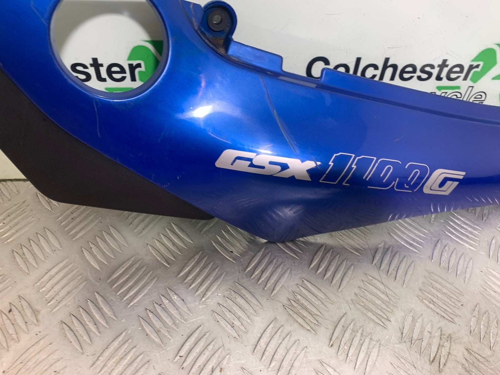 SUZUKI GSX1100 G GSX 1100 G LEFT SEAT PANEL  1991-1996 (CMB1283)