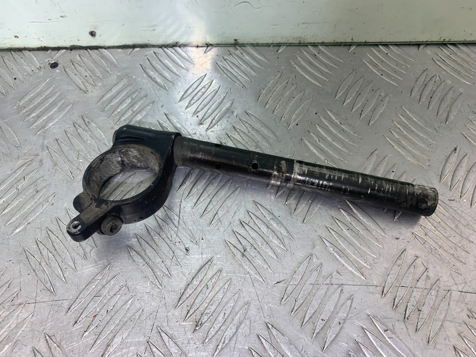 YAMAHA YZF1000 THUNDERACE RIGHT HANDEBAR  YEAR 1997-2000 (CMB1204)