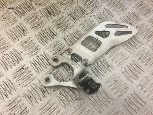SUZUKI GSXR1000 GSXR 1000 L3 FRONT LEFT HANGER YEAR 2013 (STOCK 671)