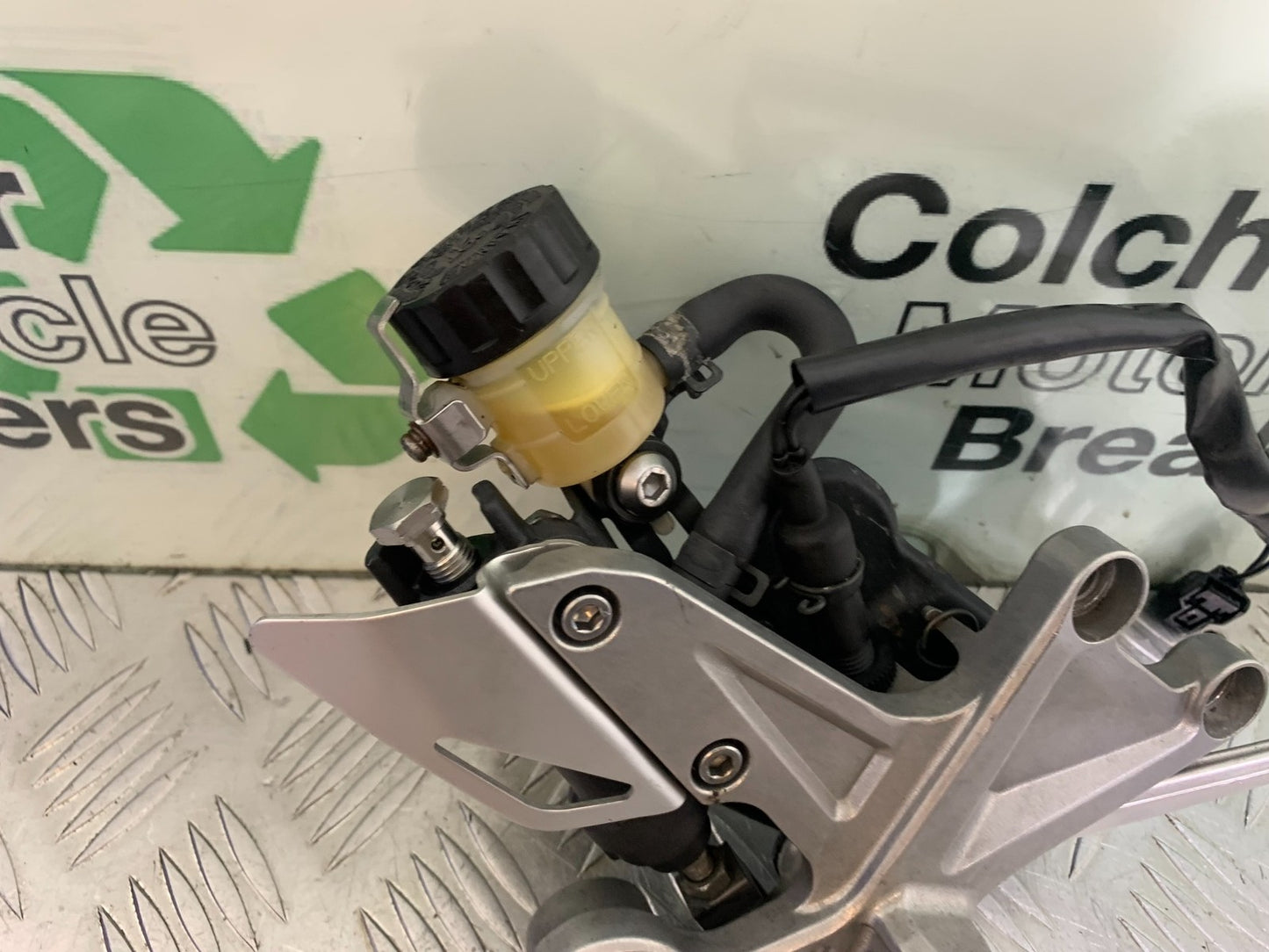 HONDA CBR1000 rr FIREBLADE FRONT RIGHT HANGER & PEDAL  2008-2011 (CMB1253)
