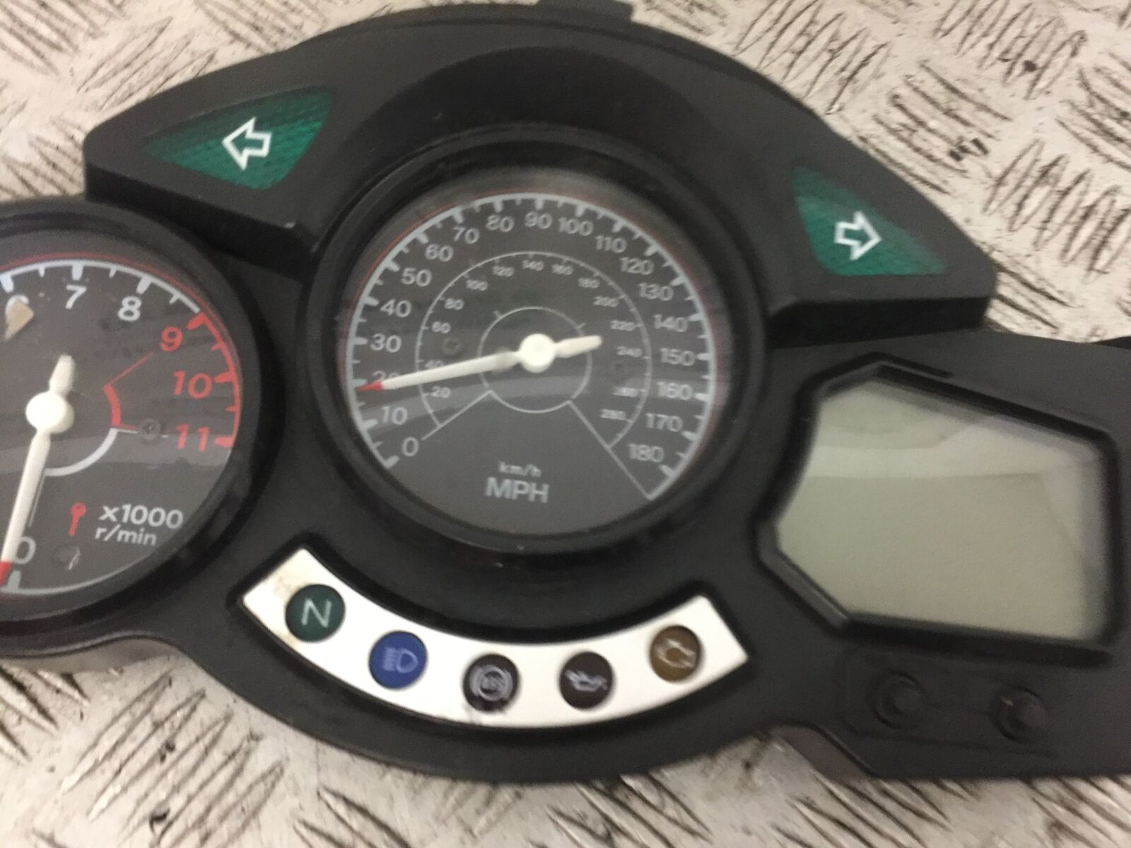 YAMAHA FJR1300 FJR 1300 CLOCKS SPEEDO DASH   YEAR 2001-05 (STOCK 814)