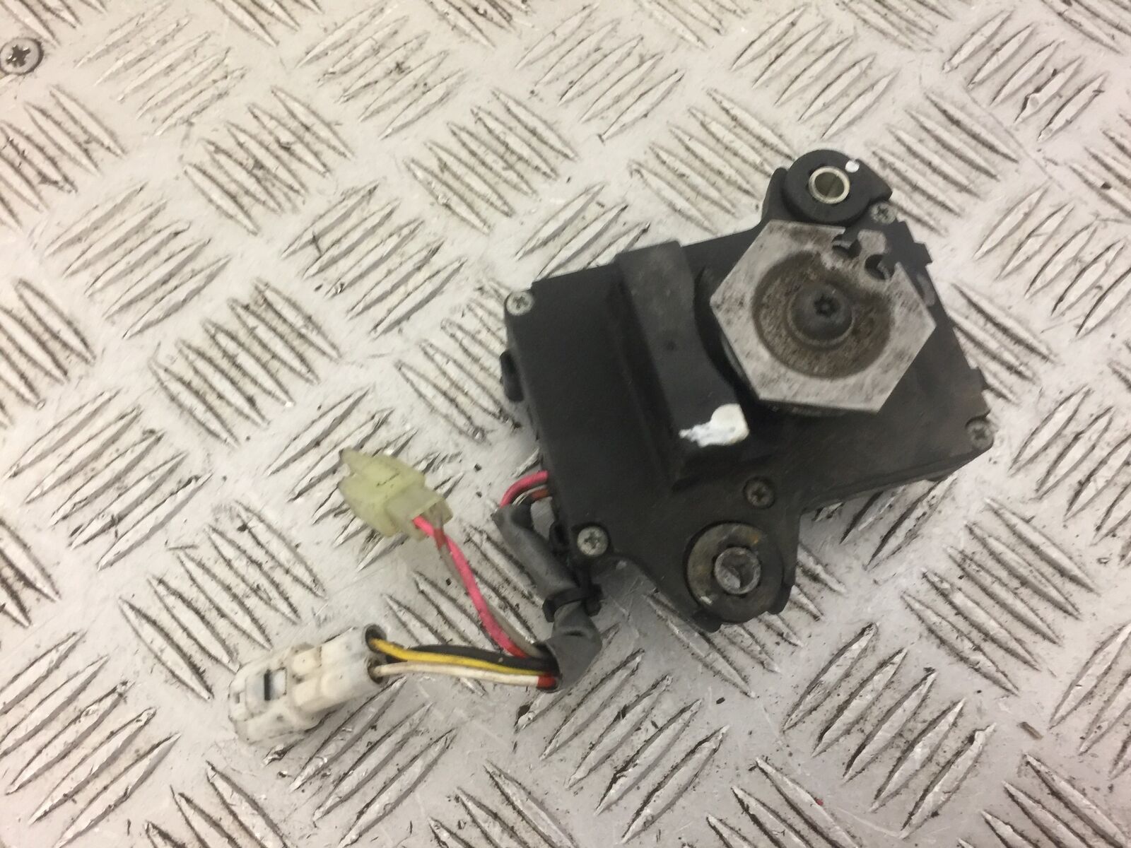 KAWASAKI Z1000 GGF ZR1000 (ABS) SERVO MOTOR YEAR 2016 (STOCK 504)