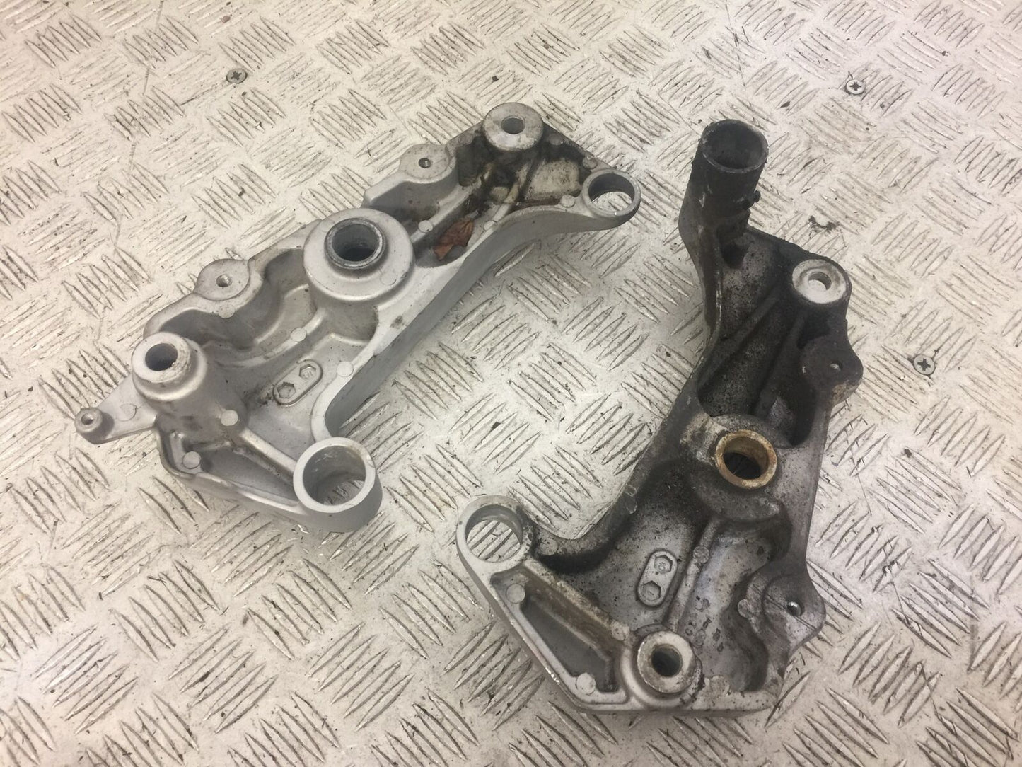 HONDA CB900 CB 900 HORNET ENGINE FRAME MOUNTS  YEAR 2002-06 (STOCK 633)