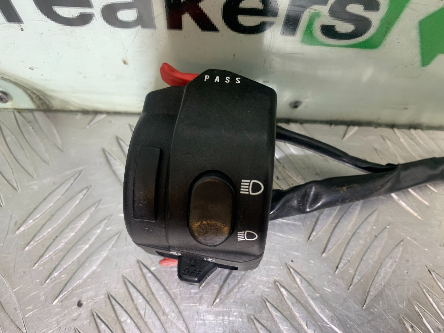 TRIUMPH 1050 SPRINT ST LEFT SWITCH GEAR   2004-2007 (CMB1197)