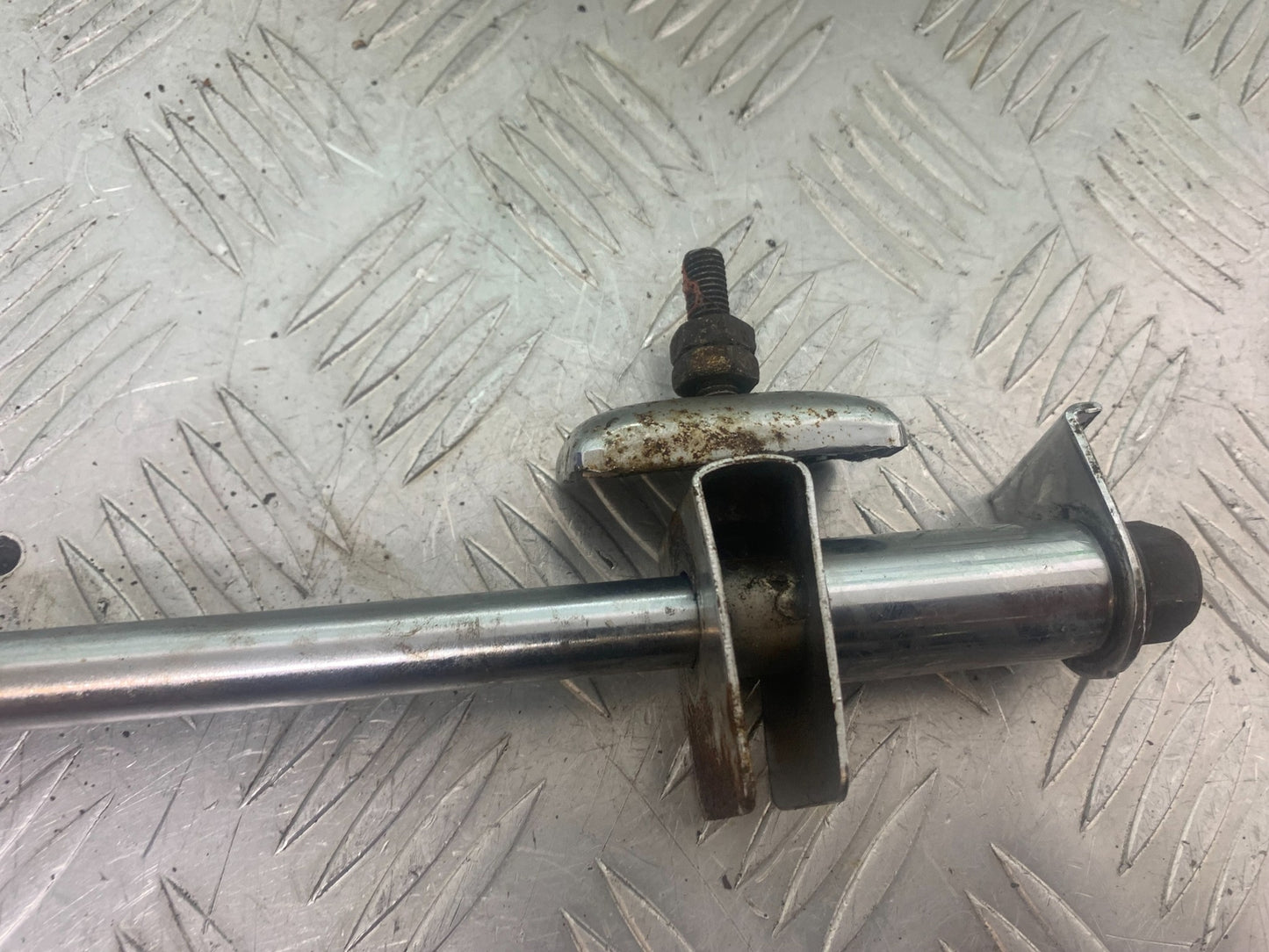 PIONEER XF250 REAR WHEEL SPINDLE  YEAR 2009 (CMB1143)