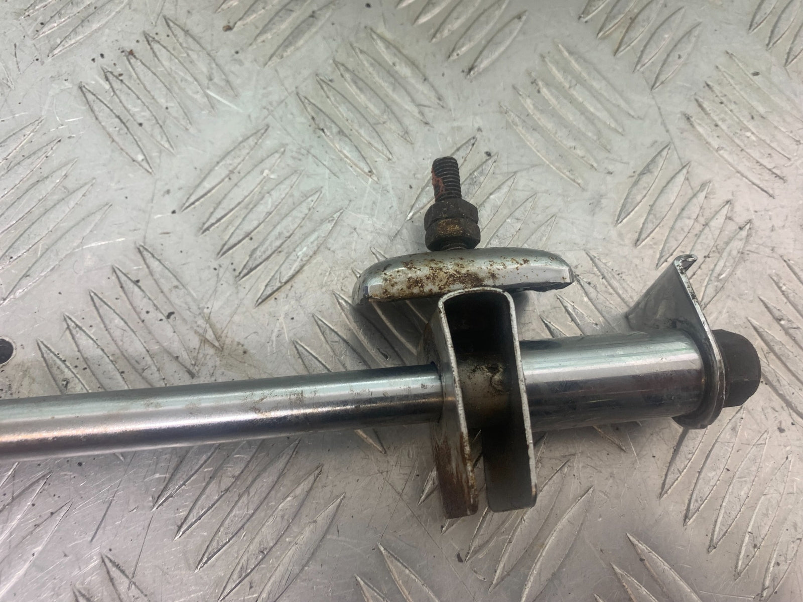 PIONEER XF250 REAR WHEEL SPINDLE  YEAR 2009 (CMB1143)