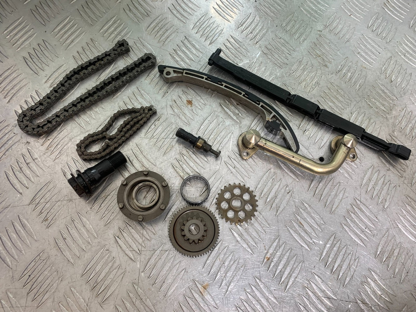 TRIUMPH 675 STREET TRIPLE ENGINE PARTS   2013-2016 (CMB1186)