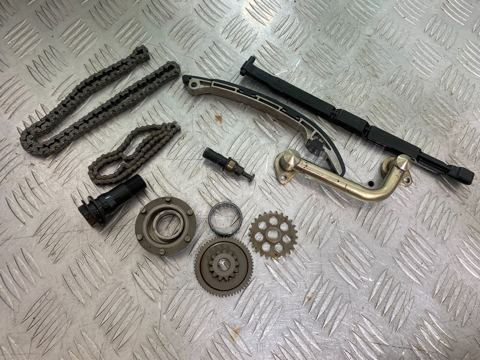 TRIUMPH 675 STREET TRIPLE ENGINE PARTS   2013-2016 (CMB1186)