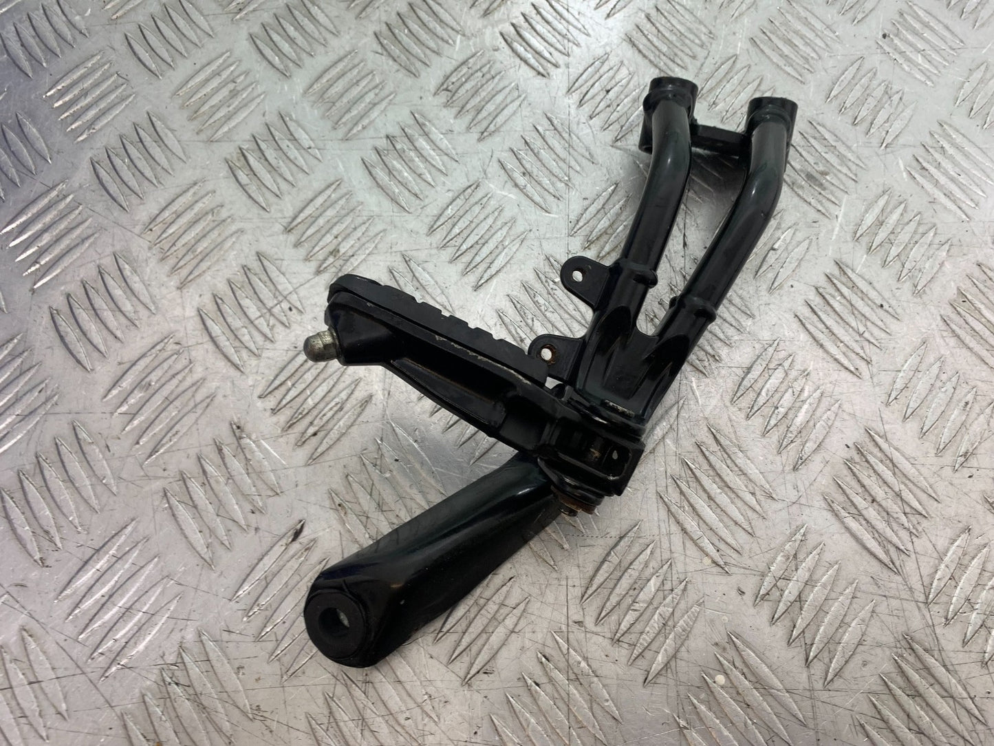 KTM DUKE 125 RIGHT REAR HANGER AND PEG  YEAR 2017-2022 (CMB1274)