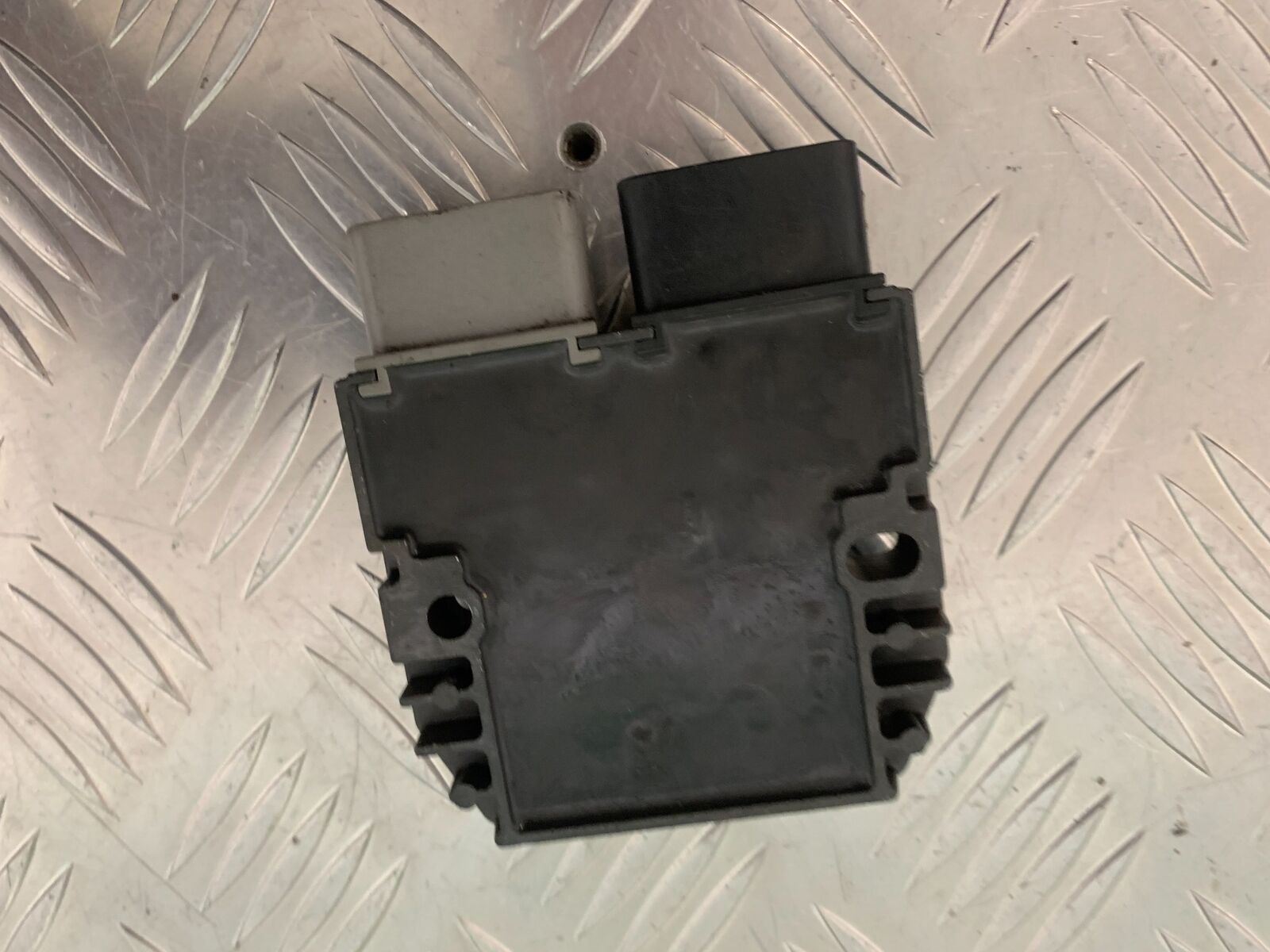 YAMAHA FJR1300 FJR 1300 REGULATOR   YEAR 2001-05 (STOCK 946)