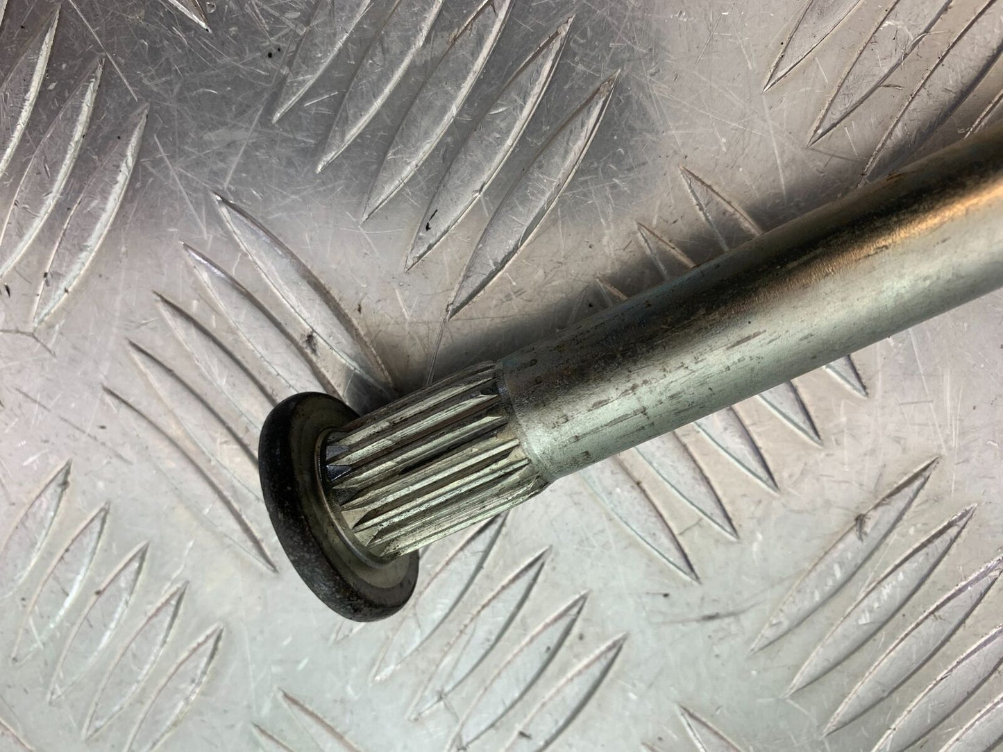 HONDA NTV 650 REVERE REAR WHEEL SPINDLE YEAR 1988-1996  (CMB1025))