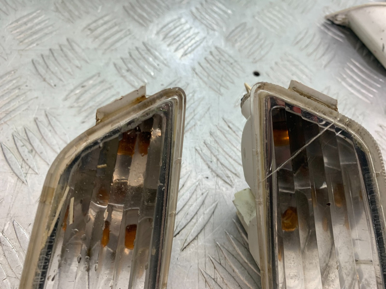 PIAGGIO VESPA GT125 L FRONT INDICATORS  YEAR 2003 (CMB1300)