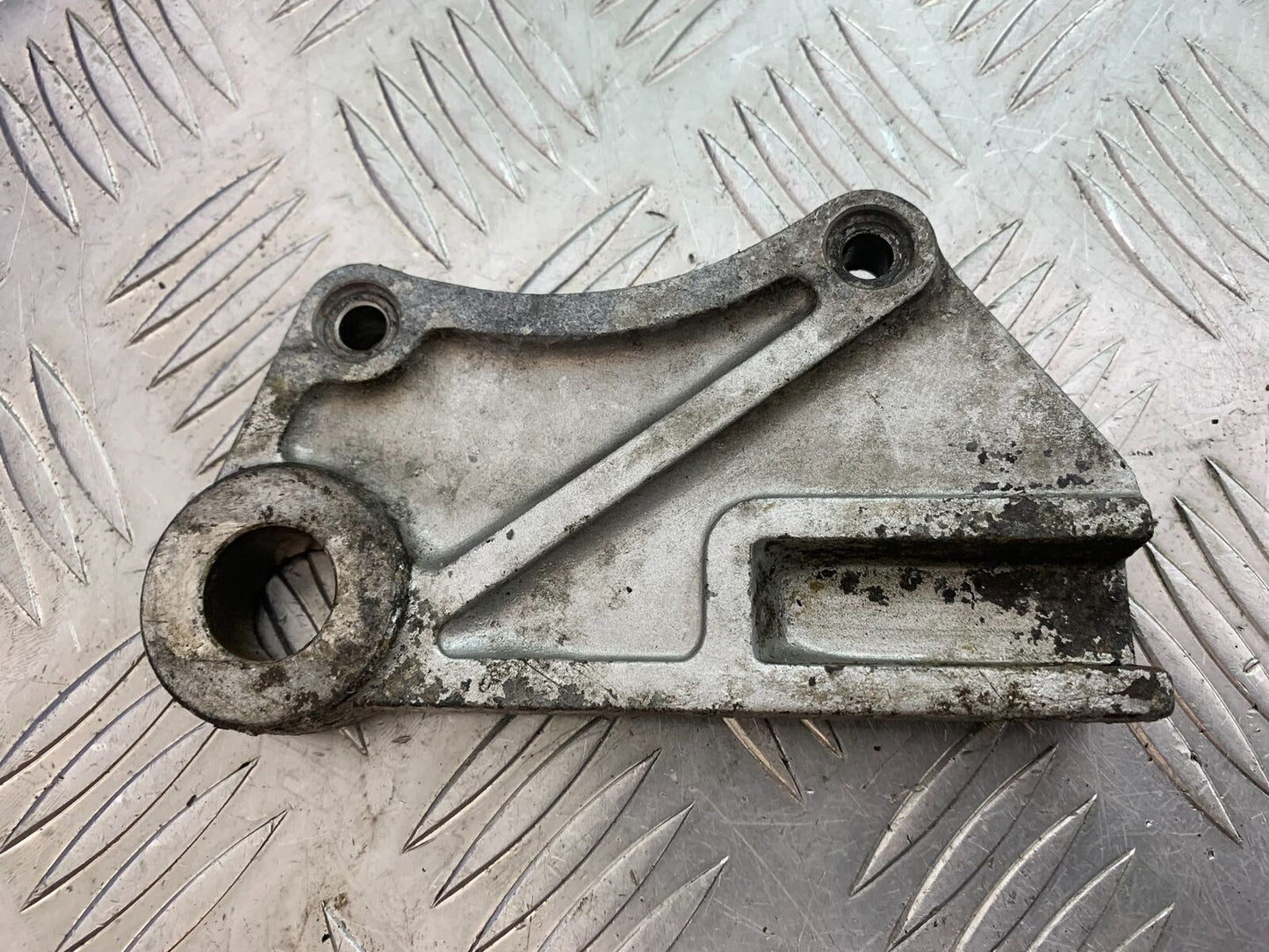 KAWASAKI Z750 Z 750 REAR CALIPER BRACKET YEAR 2004-2006  (CMB1104)