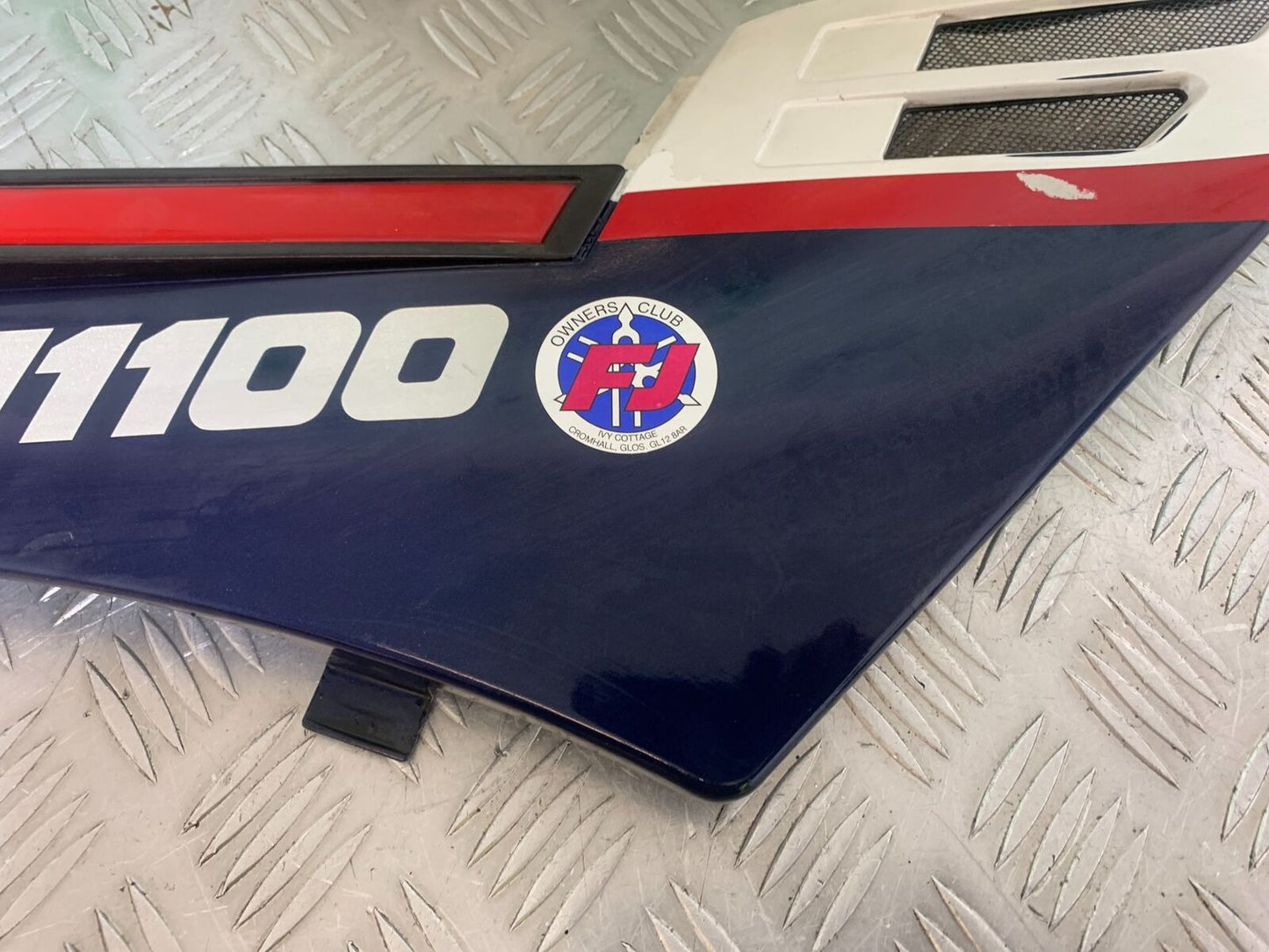 YAMAHA FJ1100 FJ 1100 RIGHT SEAT PANEL  YEAR 1984-1985 (CMB1101)