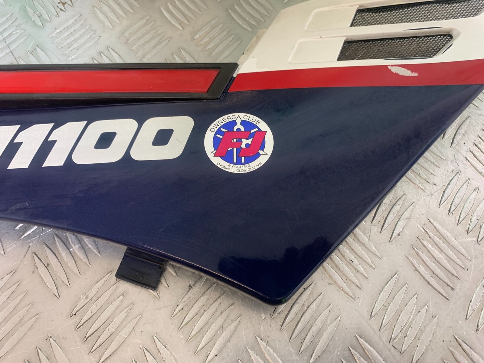 YAMAHA FJ1100 FJ 1100 RIGHT SEAT PANEL  YEAR 1984-1985 (CMB1101)