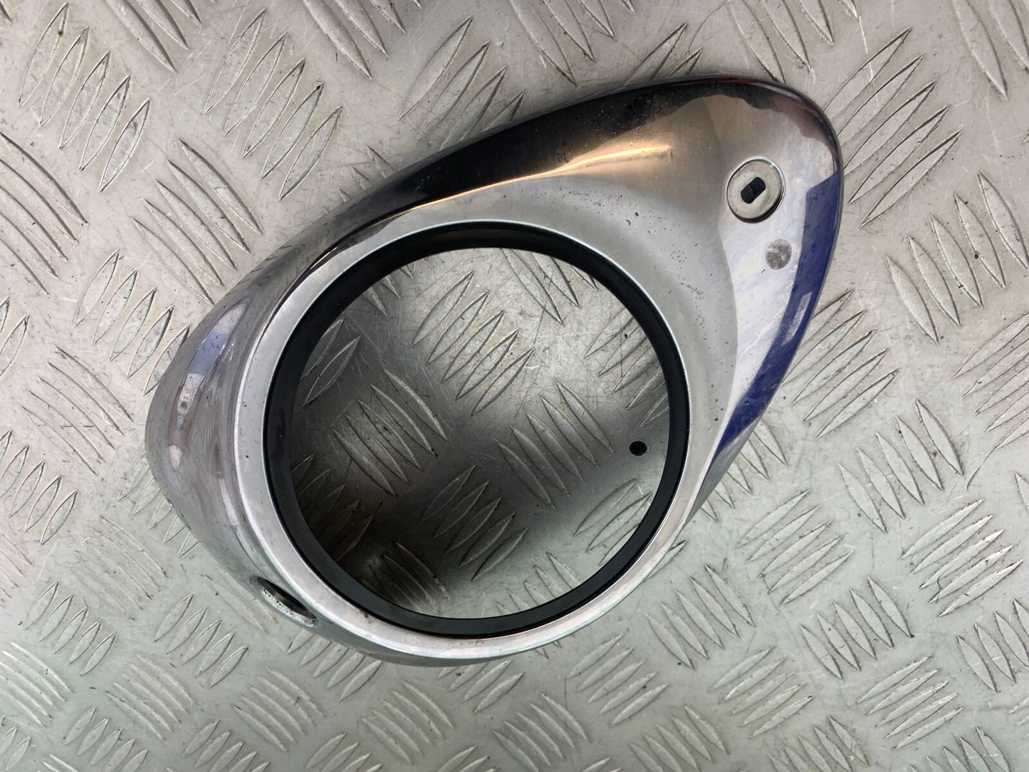 YAMAHA XVS 1100 DRAGSTAR CLOCK SURROUND YEAR 2000-2007 (CMB1108)