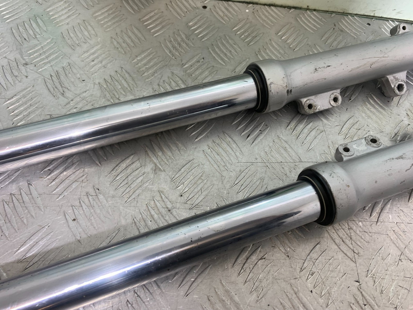 TRIUMPH TROPHY 900 FORKS  YEAR 1991-95 (CMB1251)