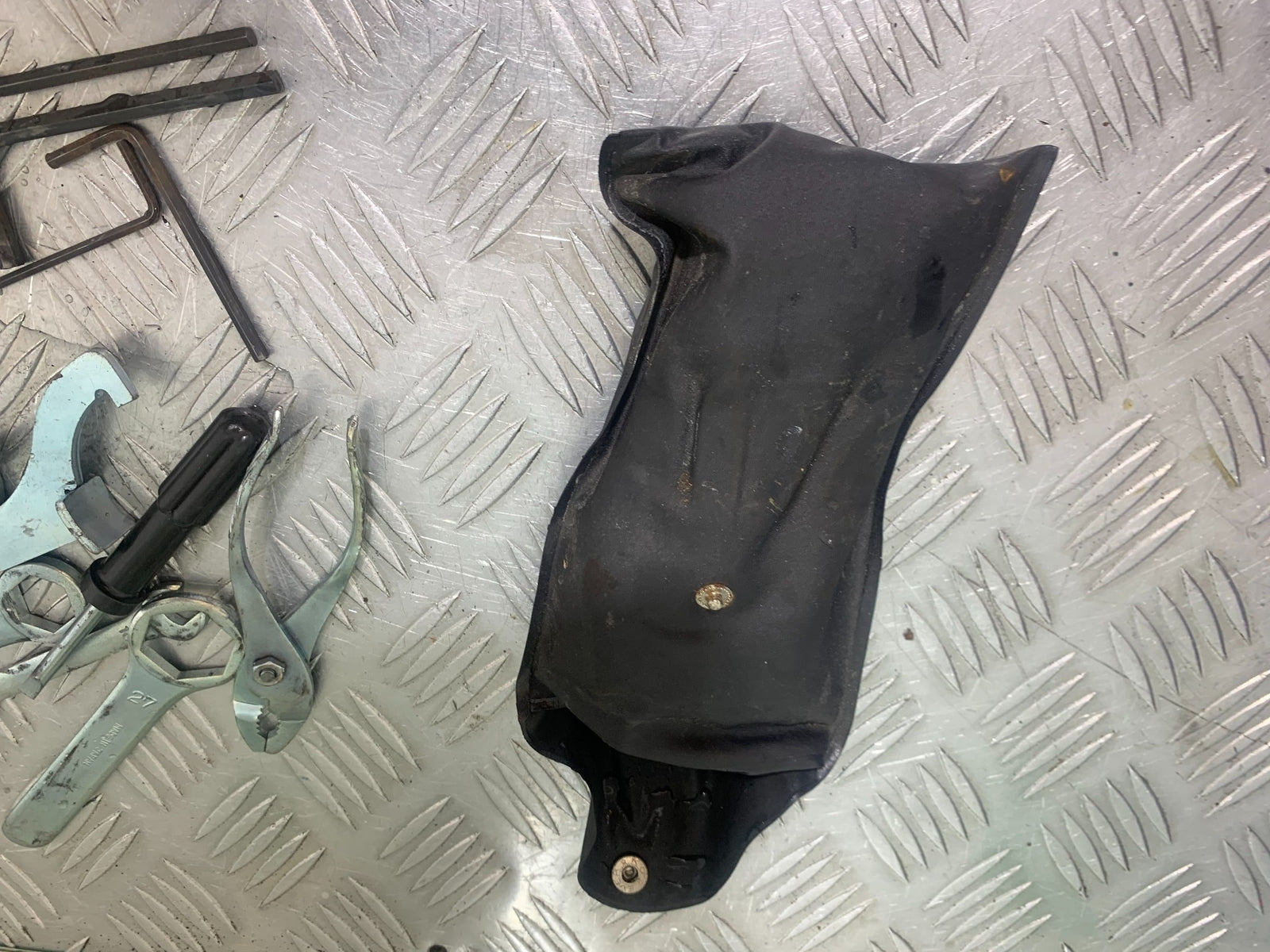 SUZUKI SV650 SV 650 mk1 TOOL KIT    YEAR 1999-2002 (CMB1160)