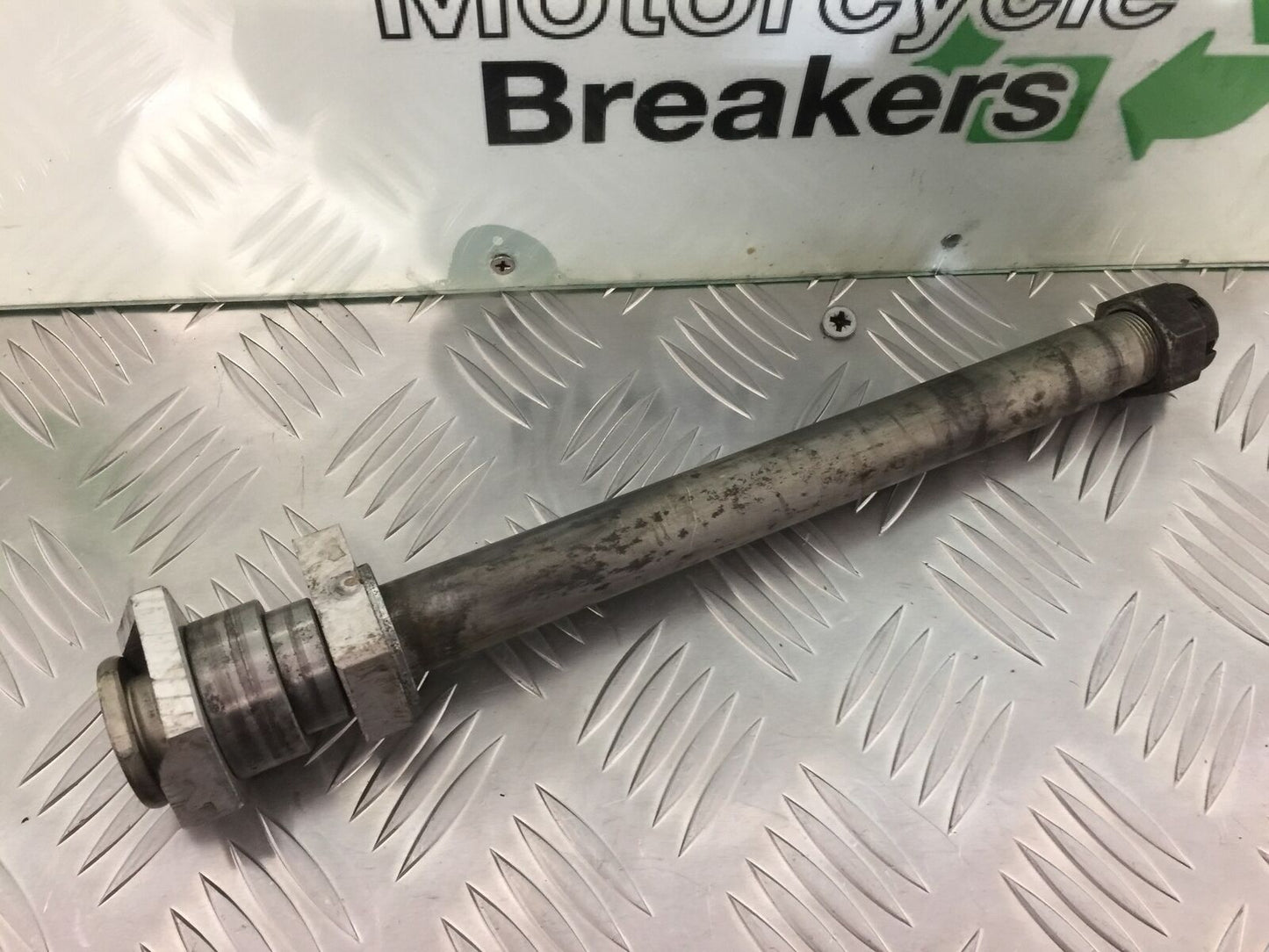 KAWASAKI Z1000 Z 1000 REAR WHEEL SPINDLE  YEAR 2007-2009  (STOCK 927)