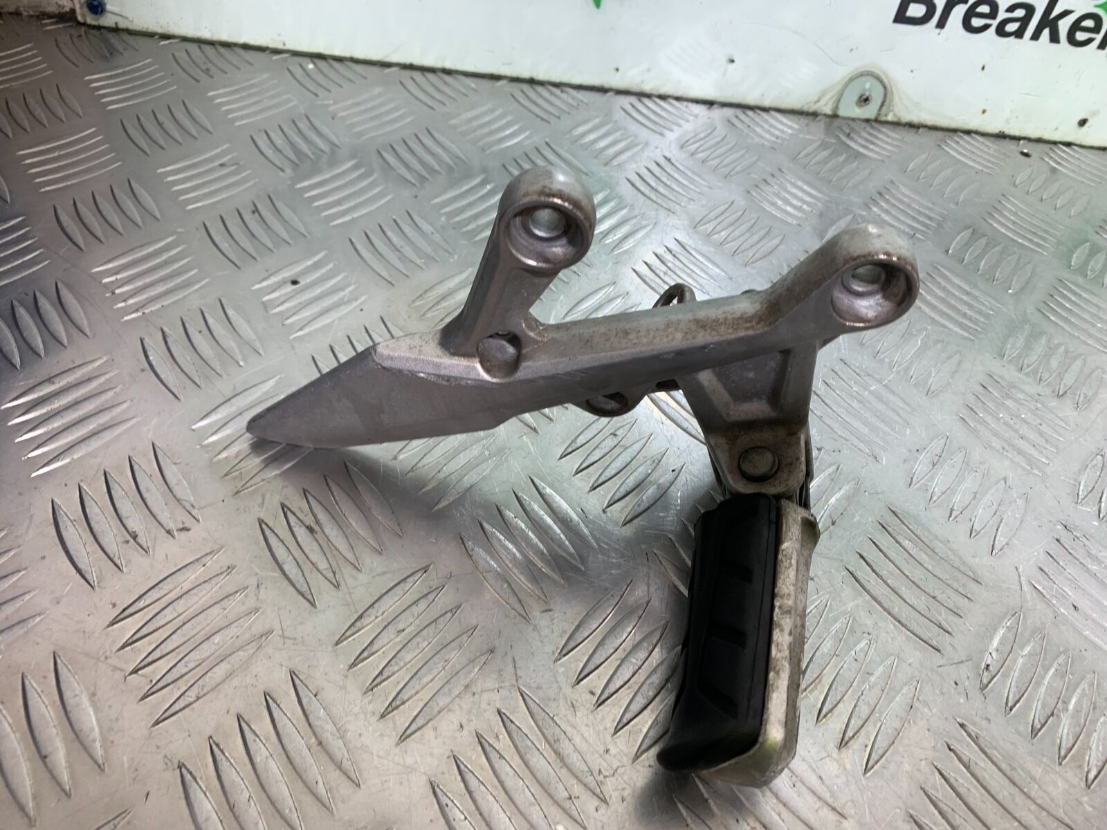 HONDA CBR500R CBR 500 R FRONT RIGHT HANGER AND PEG   YEAR 2016 (CMB1066)