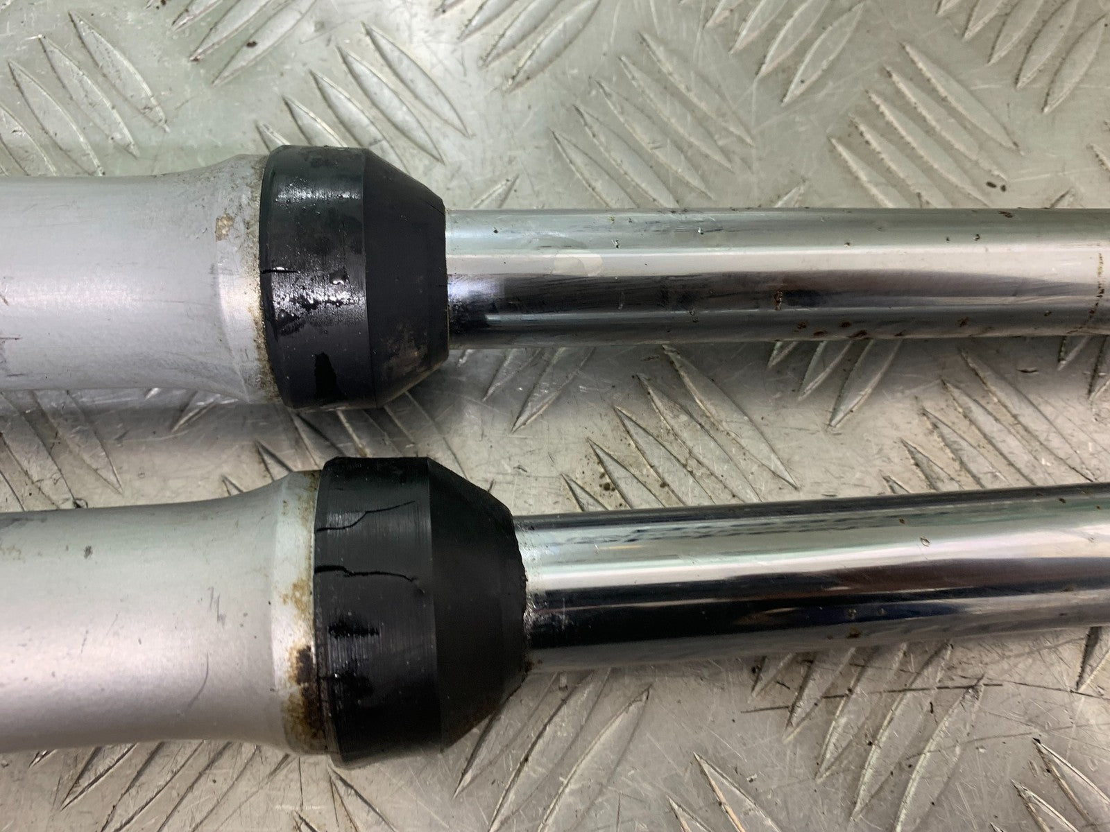 HONDA CG125 CG 125 FORKS   YEAR 1998-2000 (CMB1282)