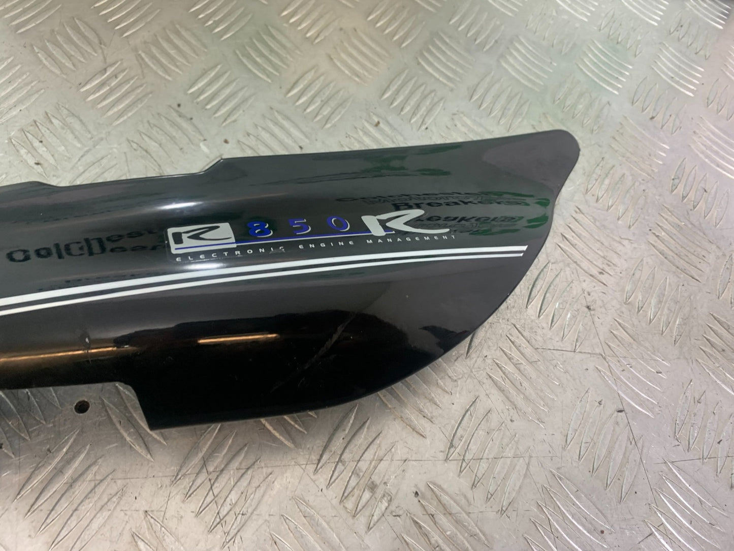 BMW R850 R R850R RIGHT SEAT PANEL  YEAR 1994-2002 (CMB1170)