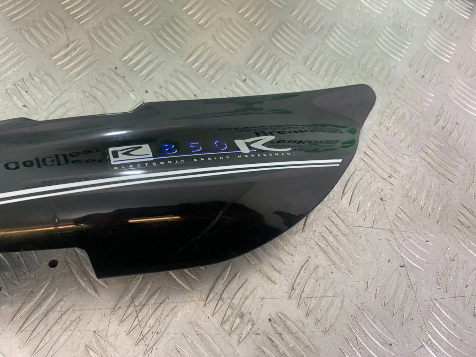 BMW R850 R R850R RIGHT SEAT PANEL  YEAR 1994-2002 (CMB1170)