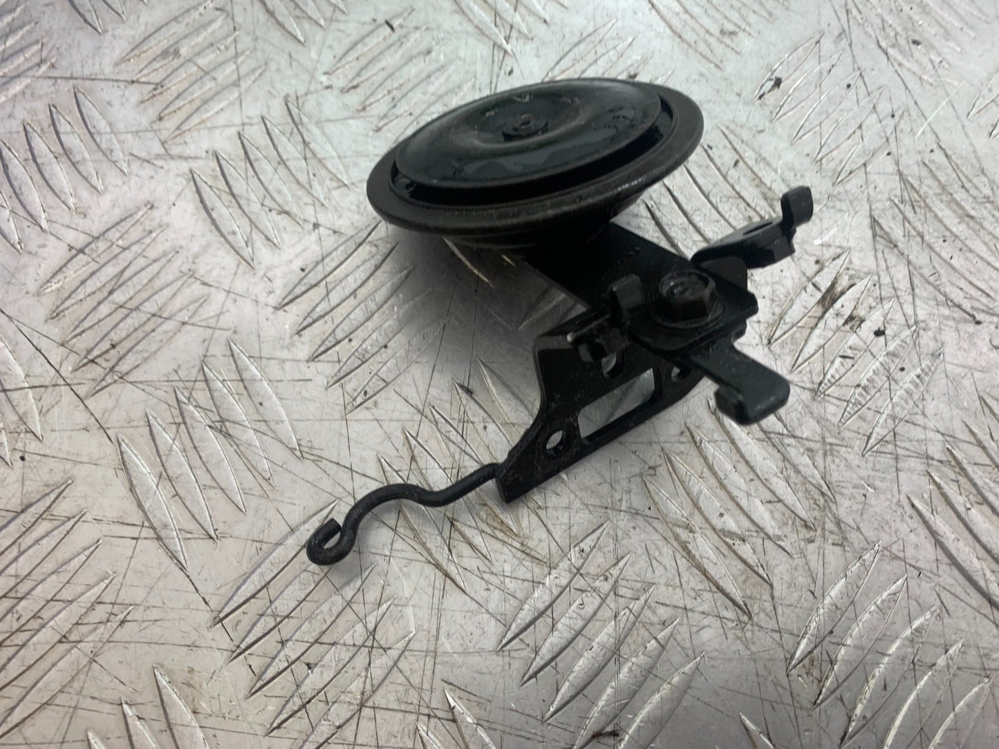 HONDA CBR1100 BLACKBIRD HORN AND BRACKET  YEAR 1999-2005 (CMB1232)