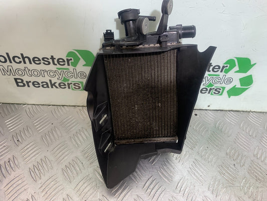 BMW R1200 R 1200 GS RIGHT RADIATOR YEAR 2013-2016 (CMB1257)