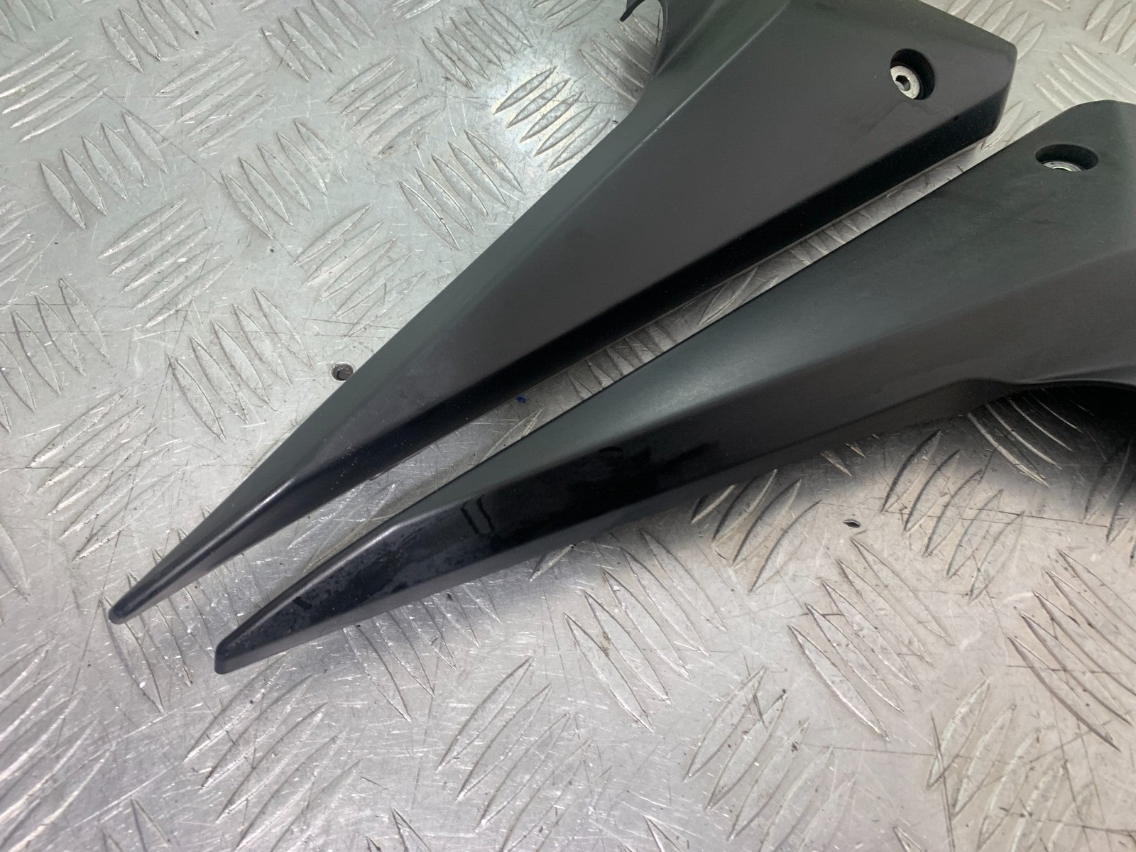 YAMAHA XJ6 XJ6-S LEFT AND RIGHT SIDE COVERS  YEAR 2009-2015  (CMB1212)