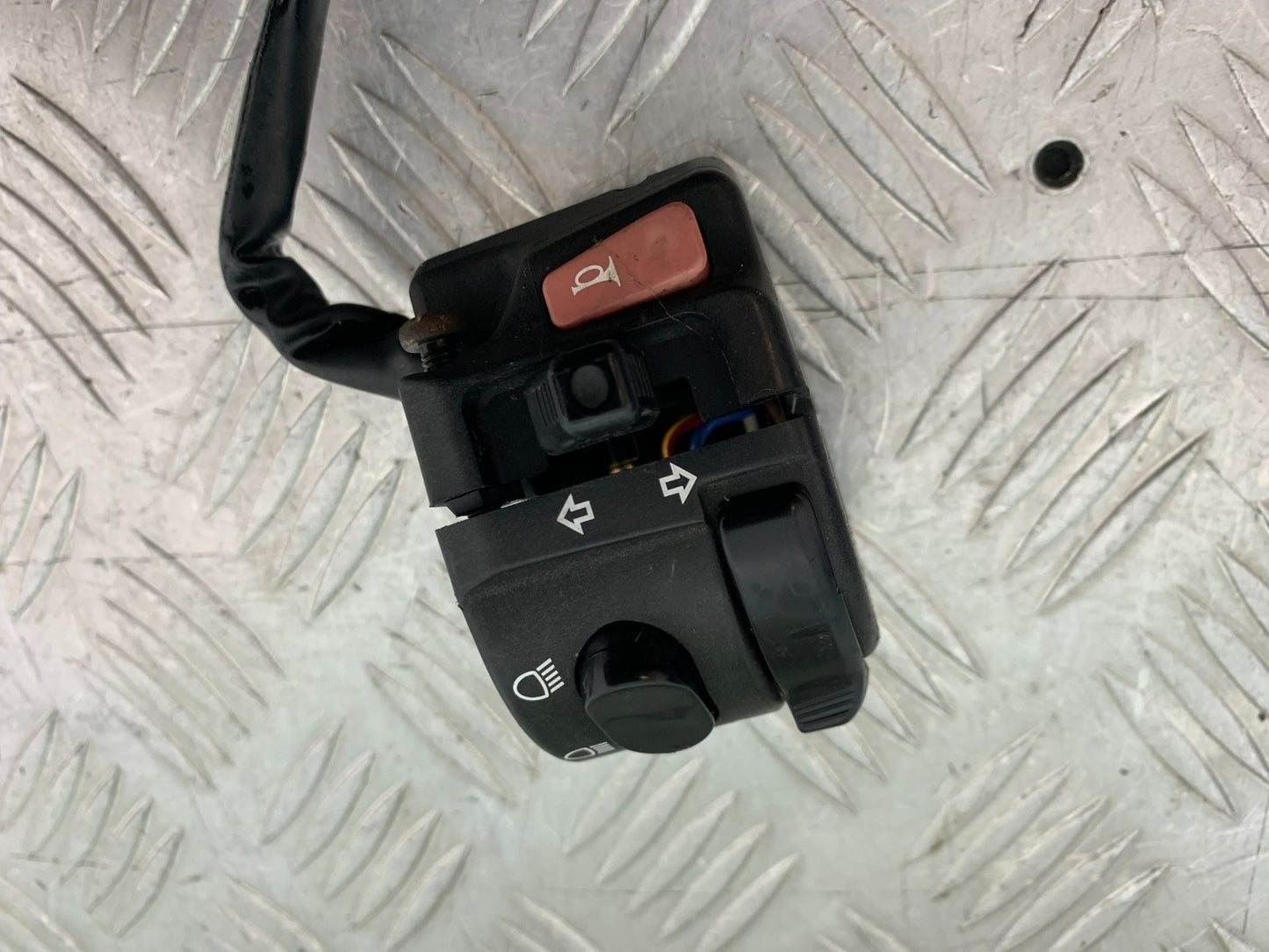 TRIUMPH 955i DAYTONA LEFT SWITCH GEAR  YEAR 2002-2006 (CMB1229)