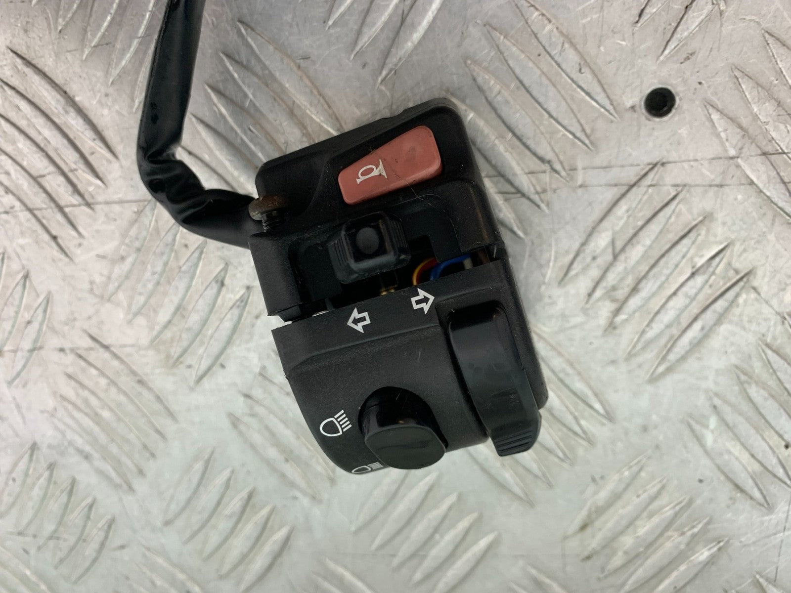 TRIUMPH 955i DAYTONA LEFT SWITCH GEAR  YEAR 2002-2006 (CMB1229)