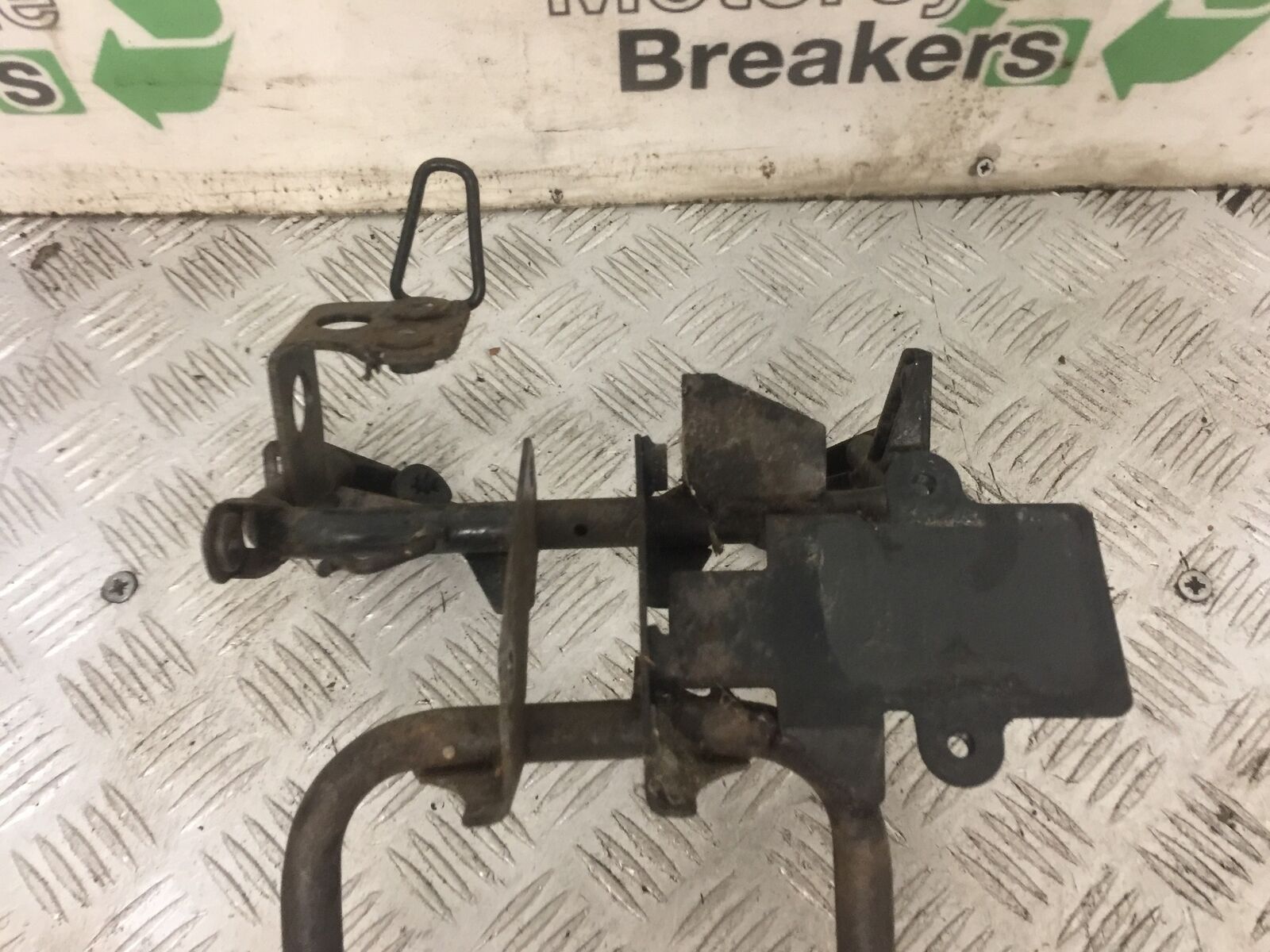 HONDA PANTHEON FES  125 FAIRING BRACKET YEAR 2003-2007 (STOCK 827)