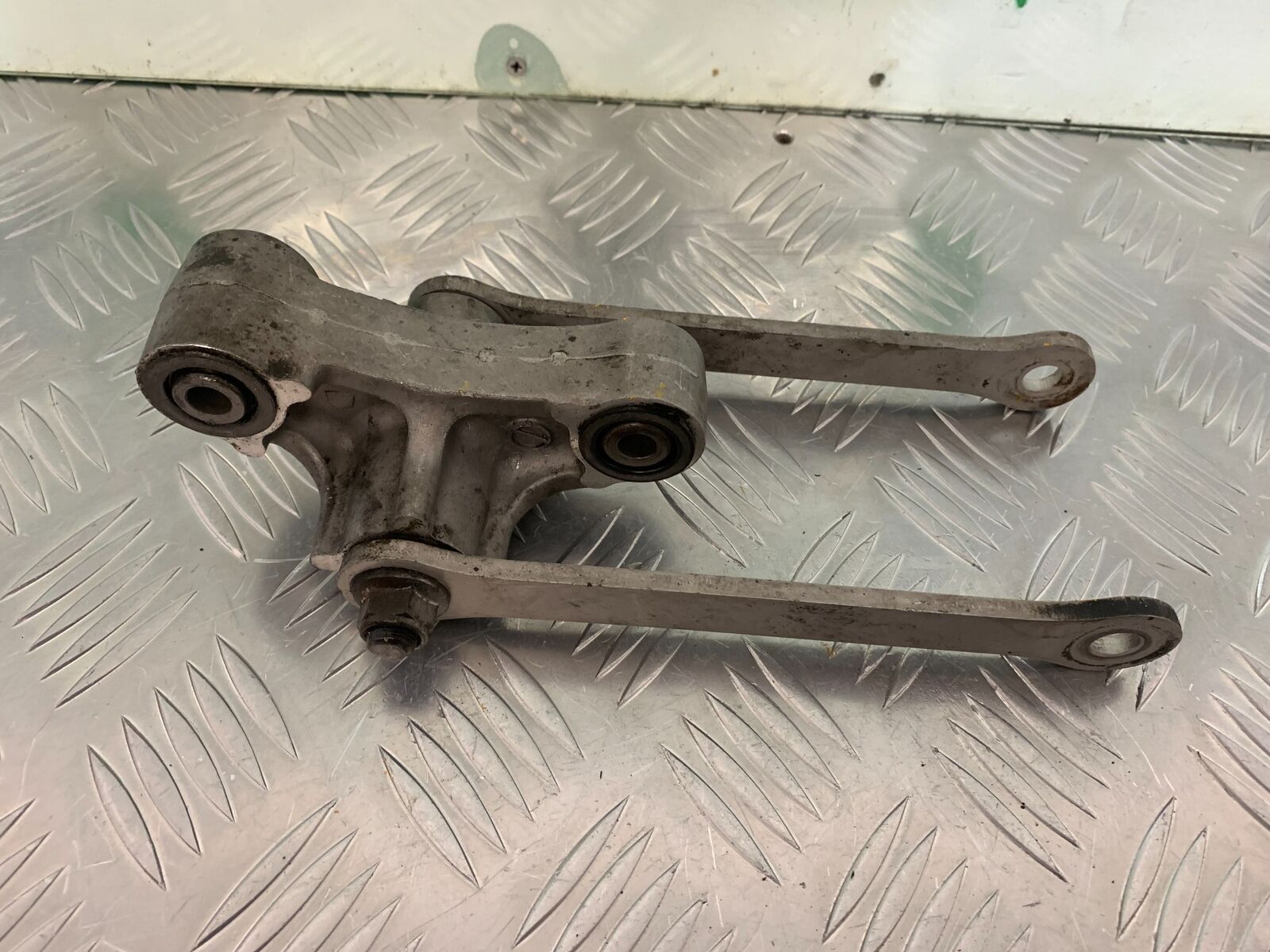 KAWASAKI ZX9R ZX9 C REAR SHOCK LINKAGE  YEAR 1998-99 (STOCK 957)