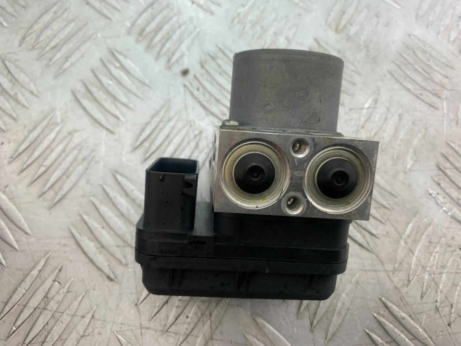 YAMAHA YZF R7 ABS PUMP  YEAR 2022-2025 (CMB1255)