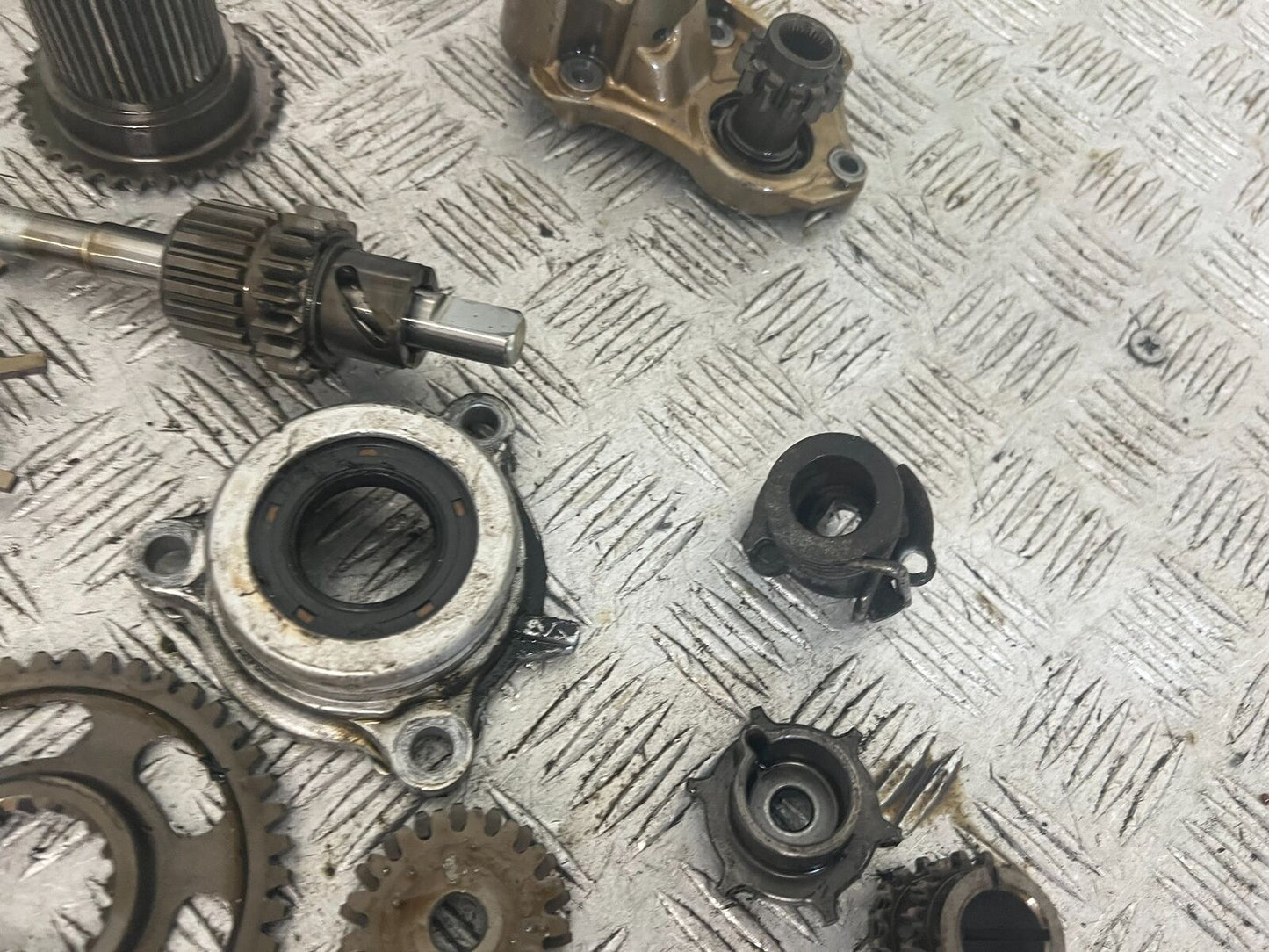 HONDA GL1800 GL 1800 ENGINE PARTS JOB LOT   YEAR 2004 ABS (STOCK 890)