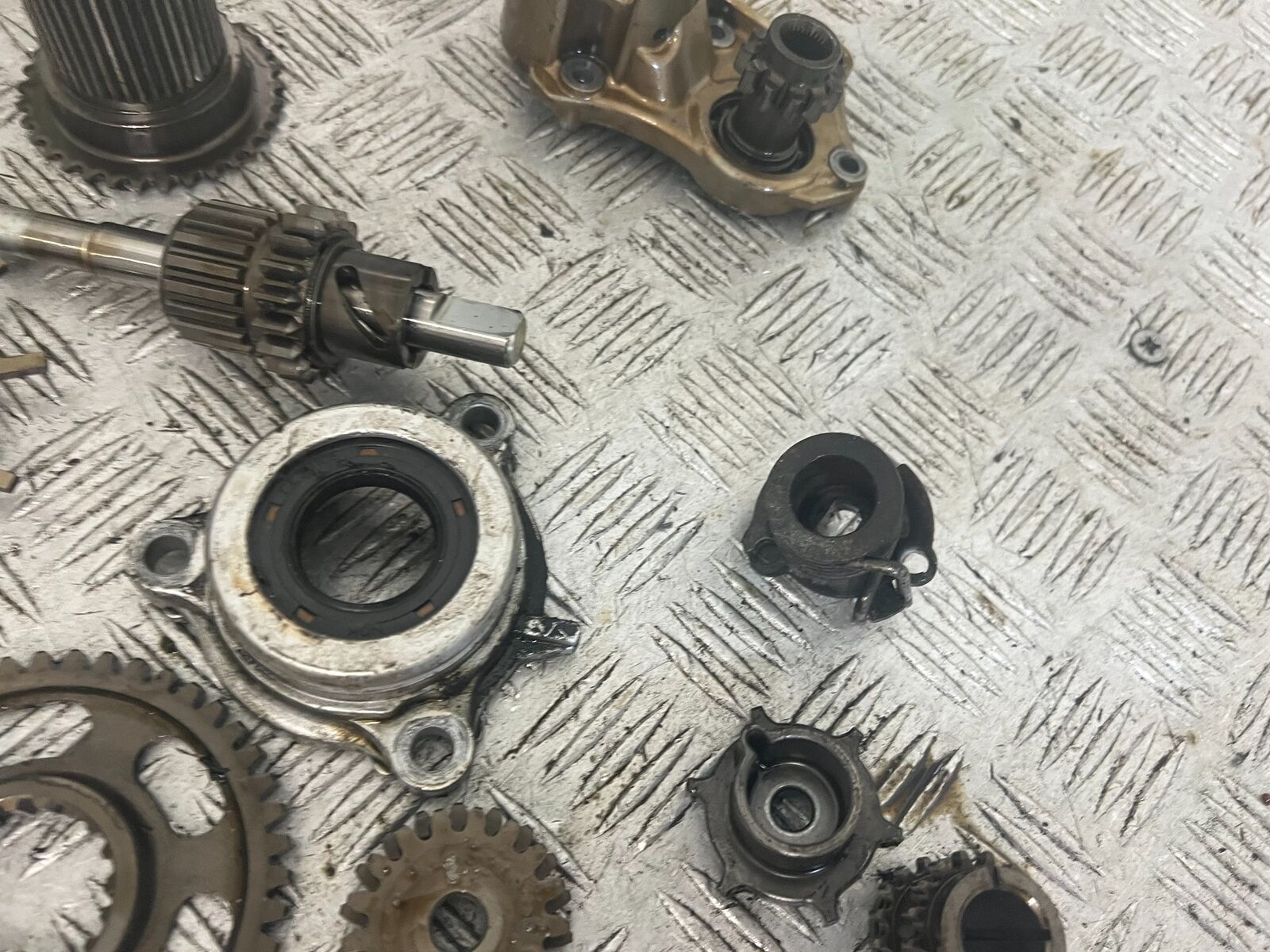HONDA GL1800 GL 1800 ENGINE PARTS JOB LOT   YEAR 2004 ABS (STOCK 890)