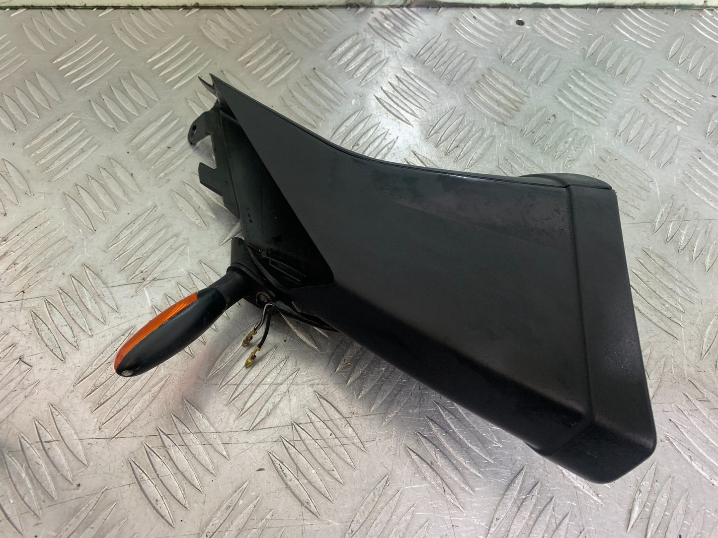 APRILIA TUONO 1000 V4 LEFT AIR TUBE AND INDICATOR YEAR 2013-2014  (CMB1239)