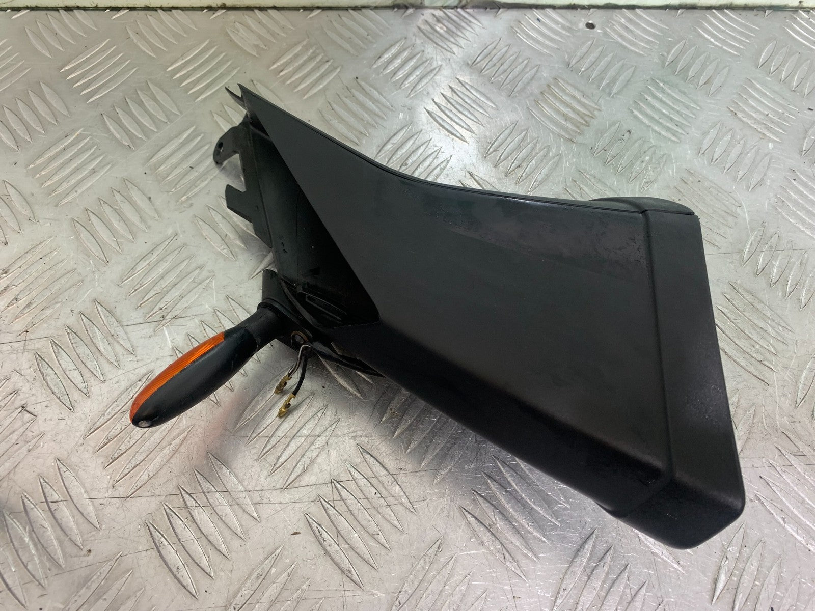 APRILIA TUONO 1000 V4 LEFT AIR TUBE AND INDICATOR YEAR 2013-2014  (CMB1239)